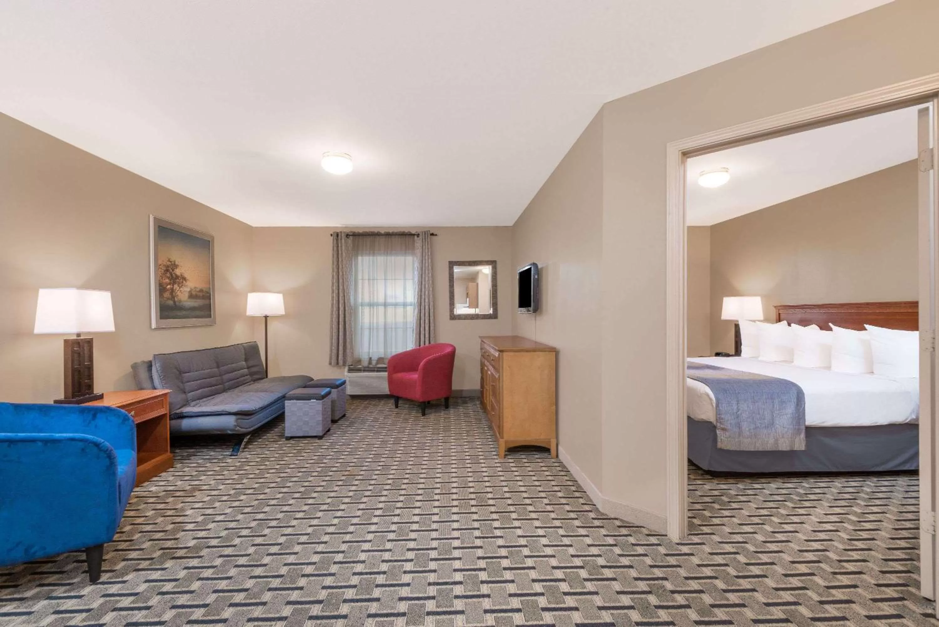 Photo of the whole room, Bed in Days Inn & Suites by Wyndham Sellersburg