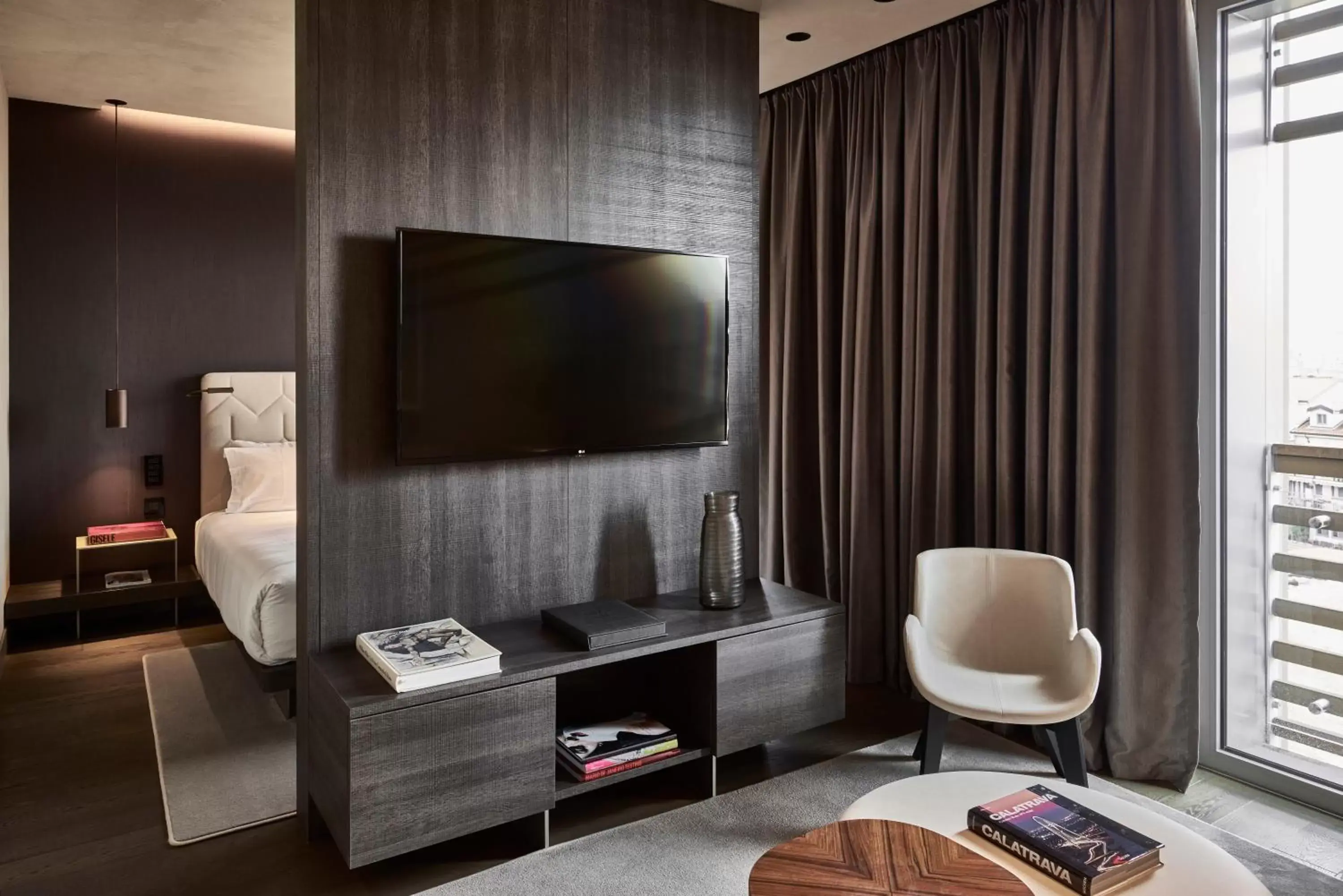 TV and multimedia, TV/Entertainment Center in Hotel VIU Milan