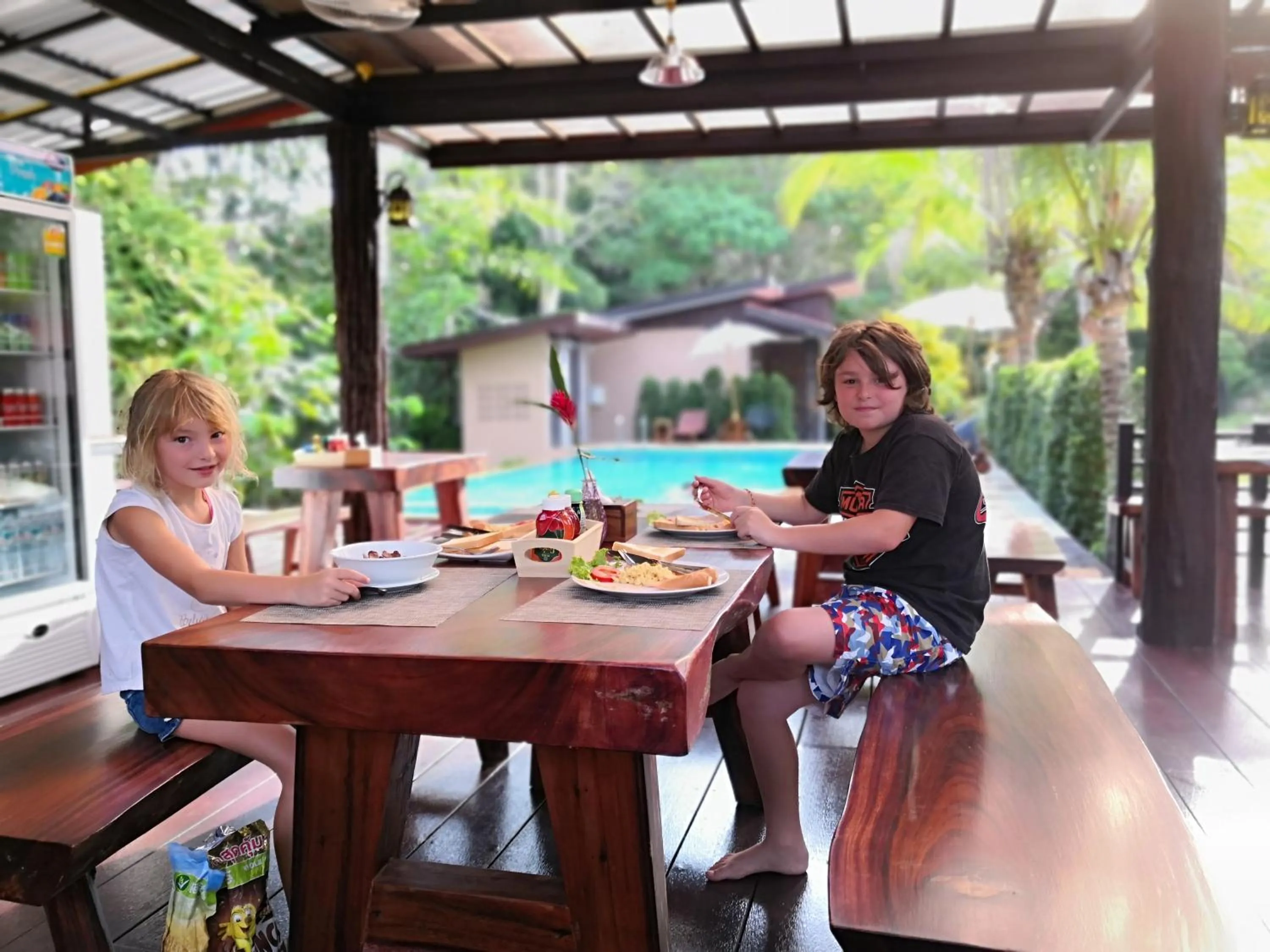 Restaurant/places to eat in Baan Suan Rim Klong Resort