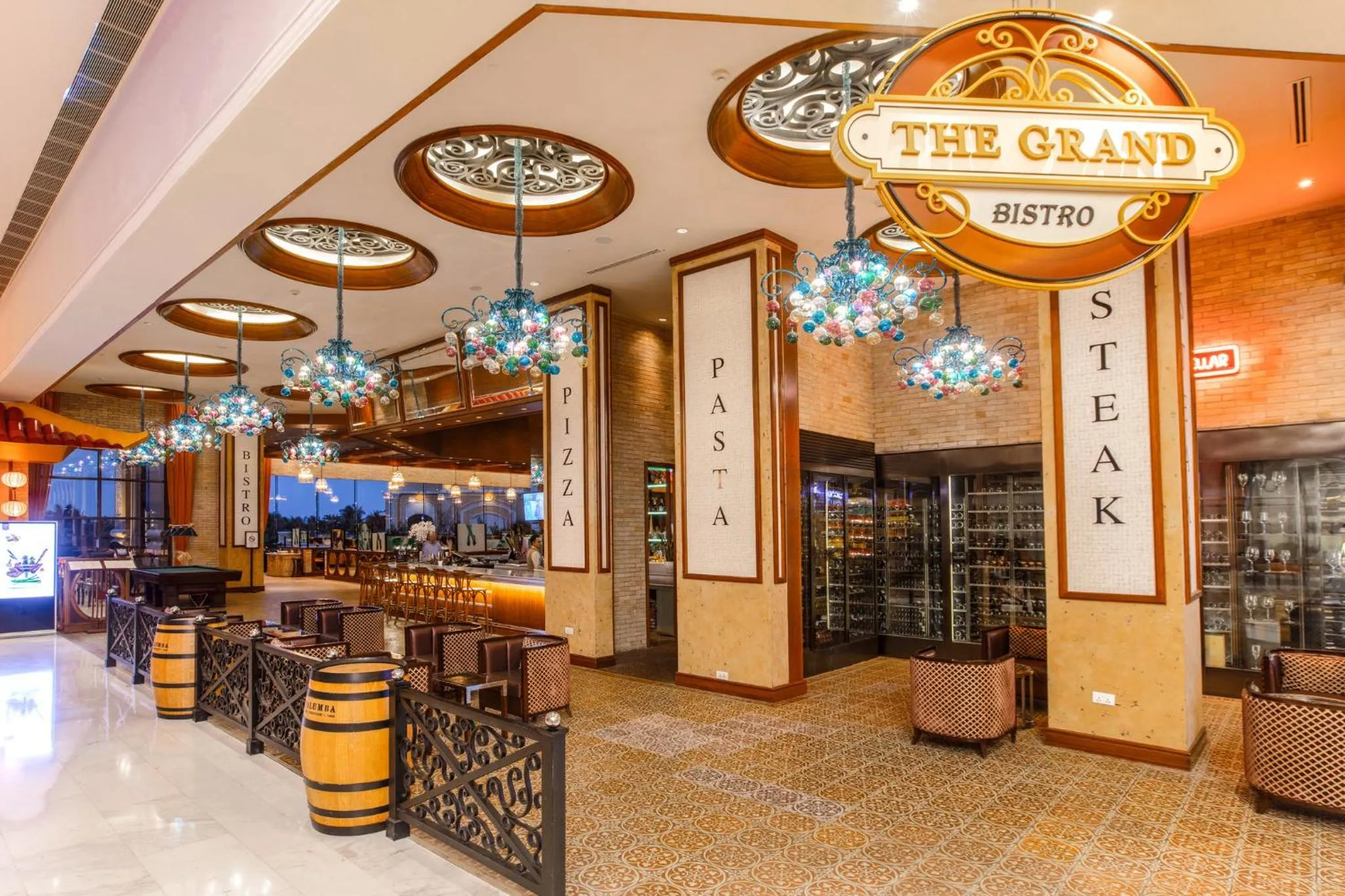 Restaurant/places to eat in InterContinental Grand Ho Tram