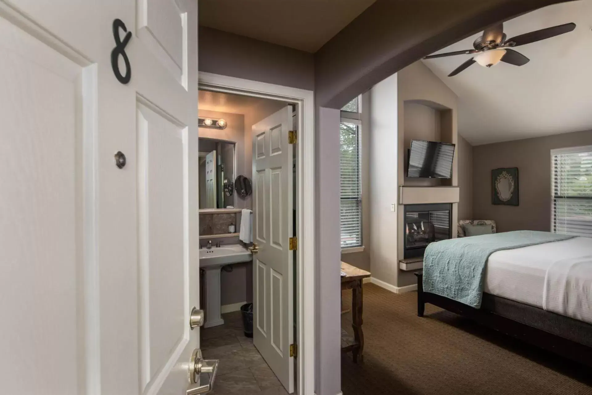 King Room with Mountain View in Inn Above Oak Creek Sedona King Room with Mountain View in Inn Above Oak Creek Sedona