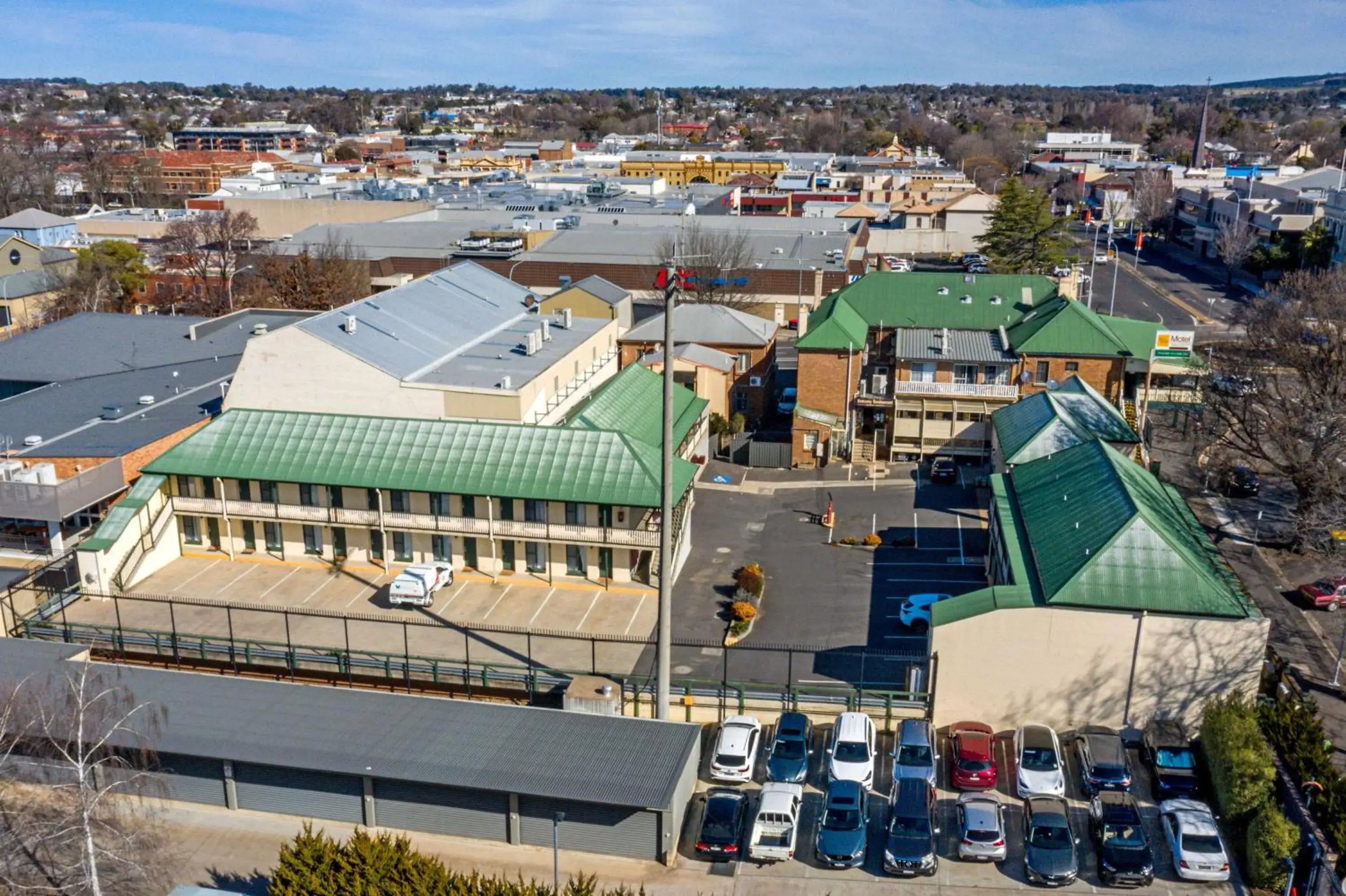 Property building, Bird's-eye View in Town Square Motel
