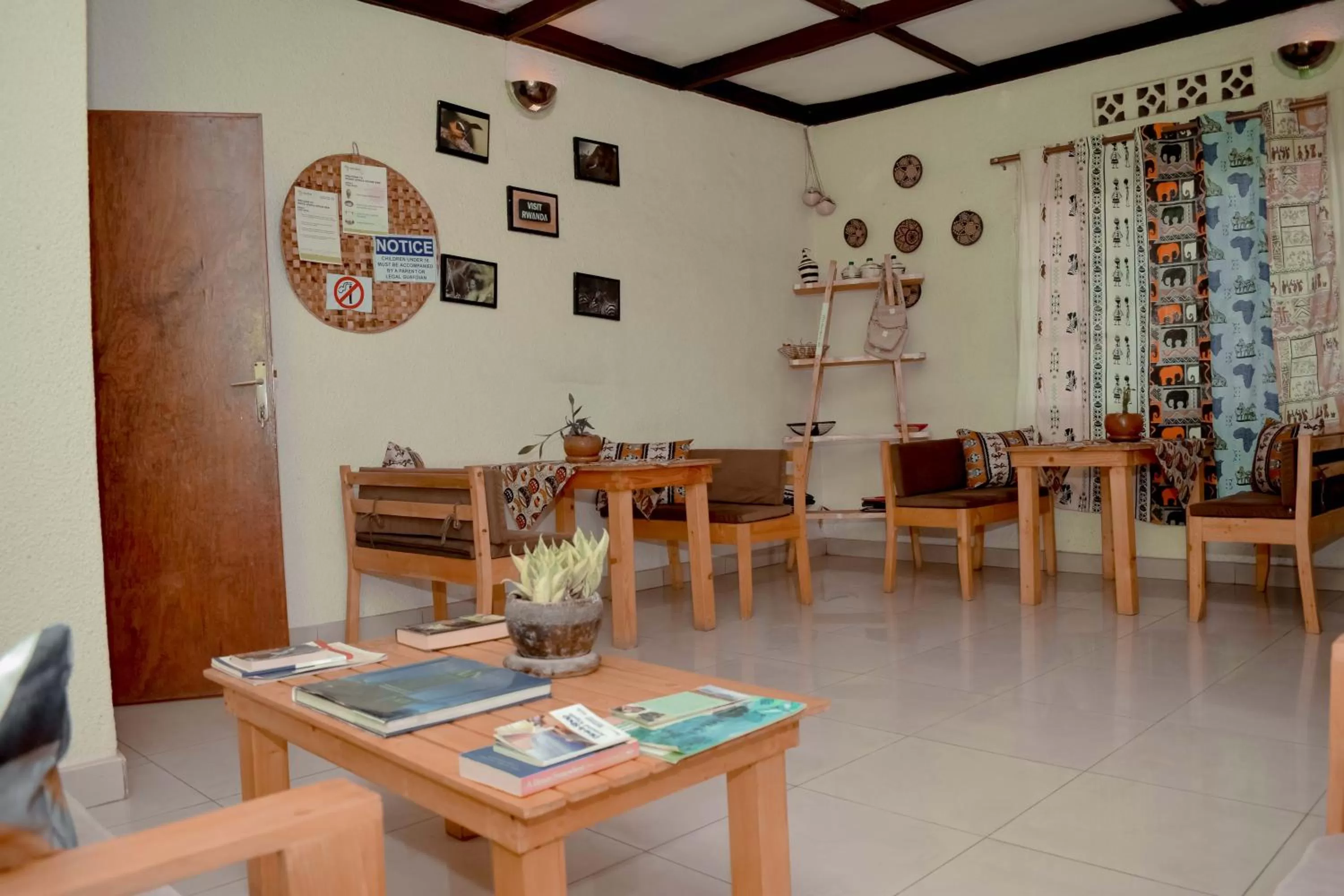 Living room in INZOZI AFRICA HOUSE B&B- Kacyiru