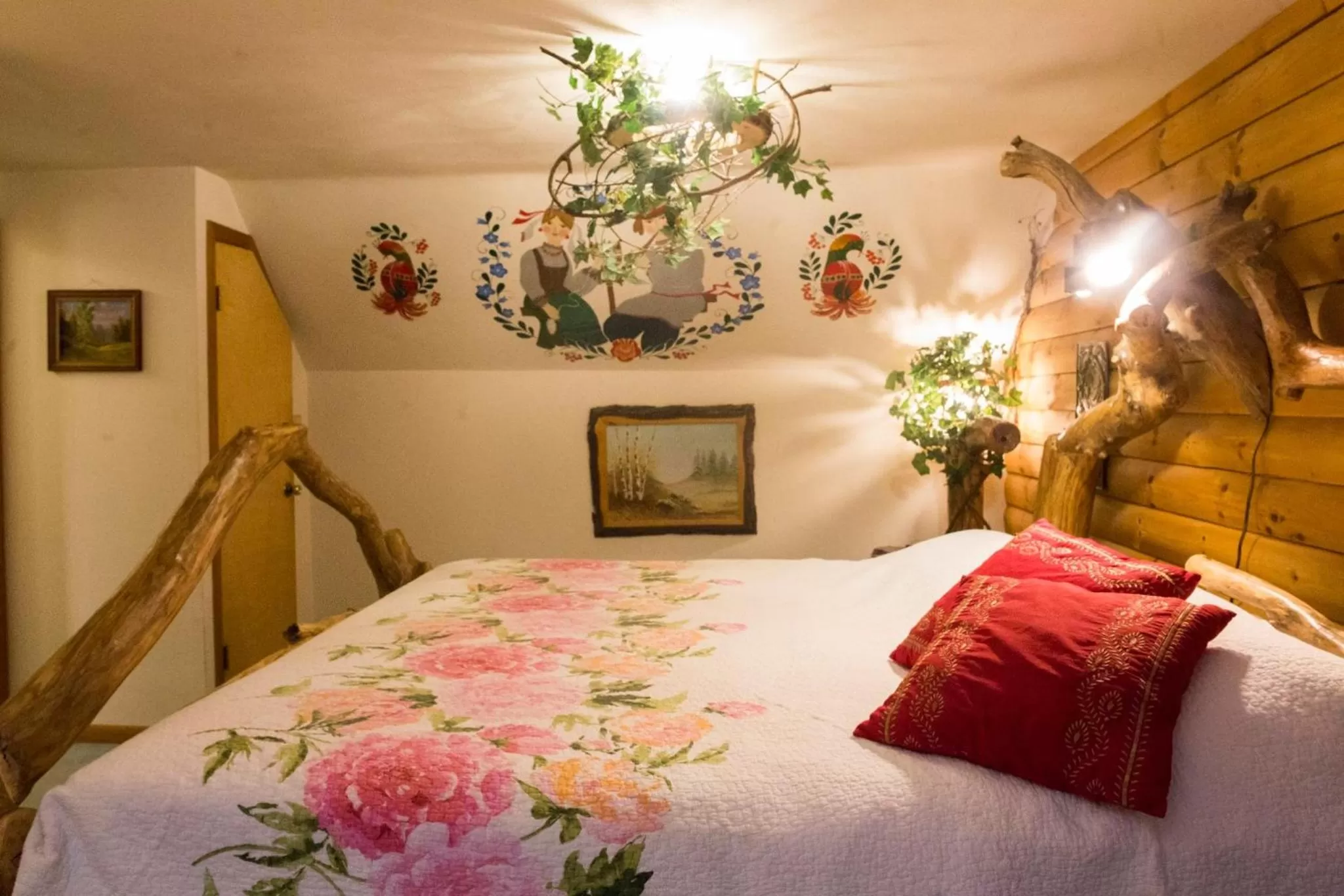 Bed in Log Country Inn Bed and Breakfast of Ithaca