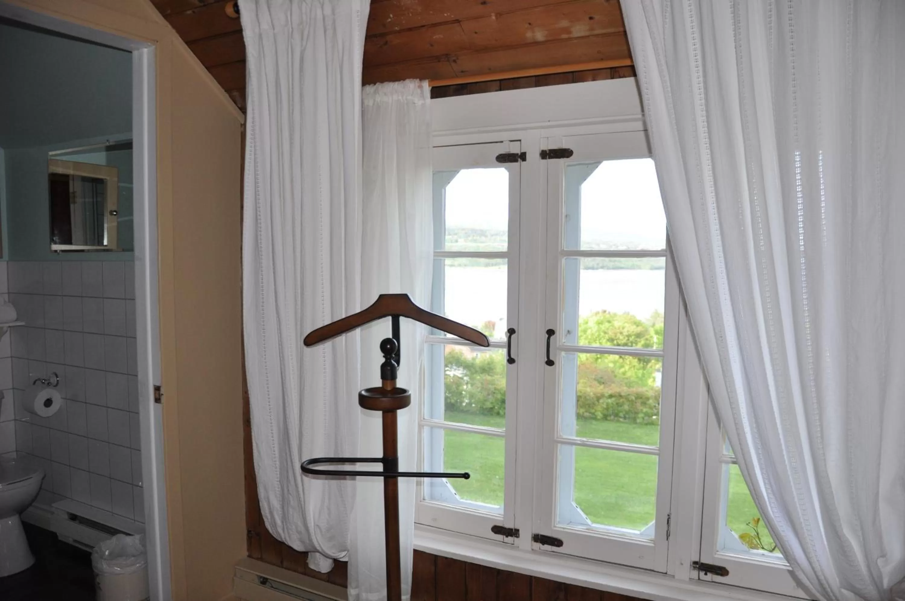 Garden view in Auberge sur la Côte