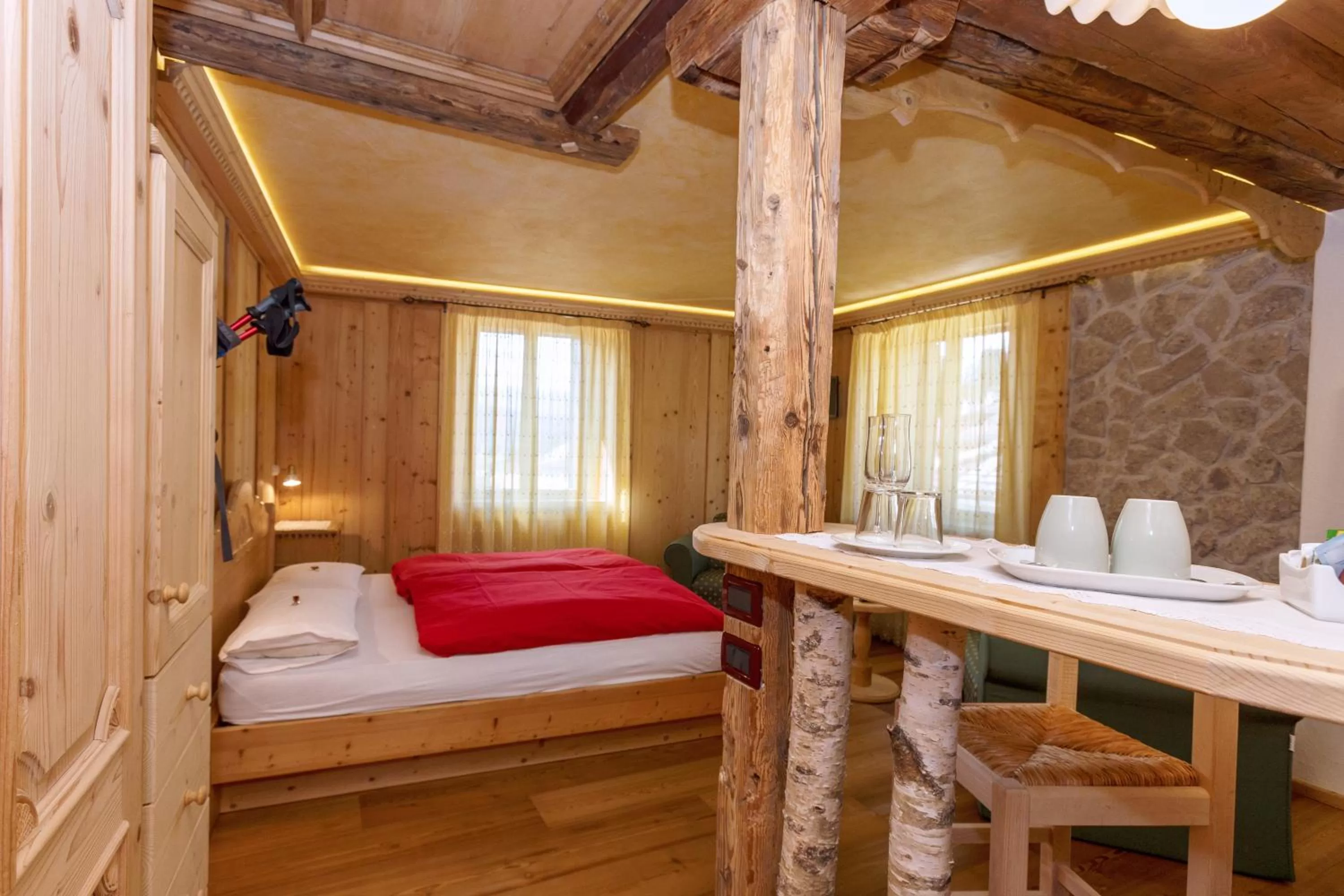 Day, Bed in Historic Hotel Ristorante La Stua