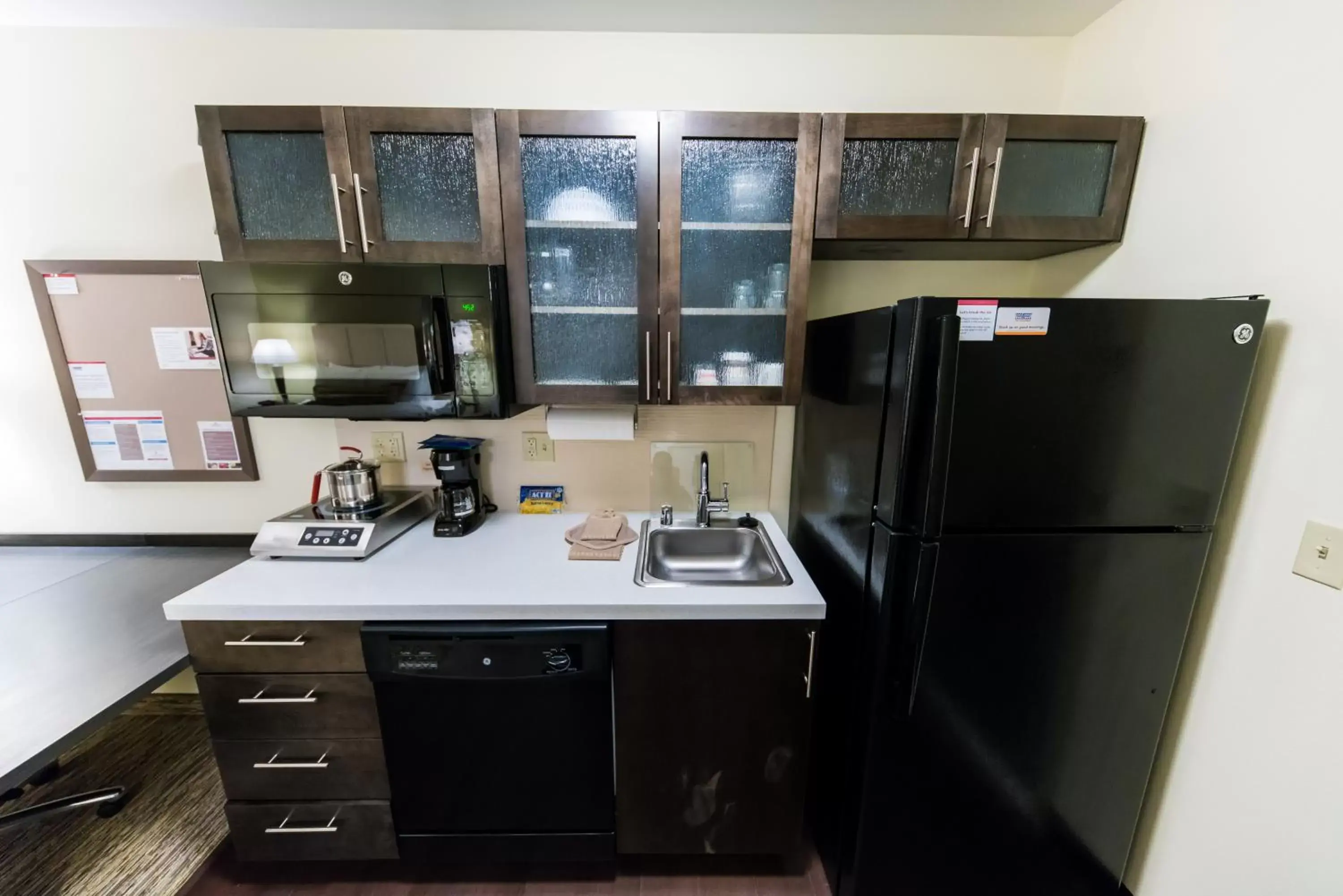 Photo of the whole room, Kitchen/Kitchenette in Candlewood Suites - Fairbanks, an IHG Hotel