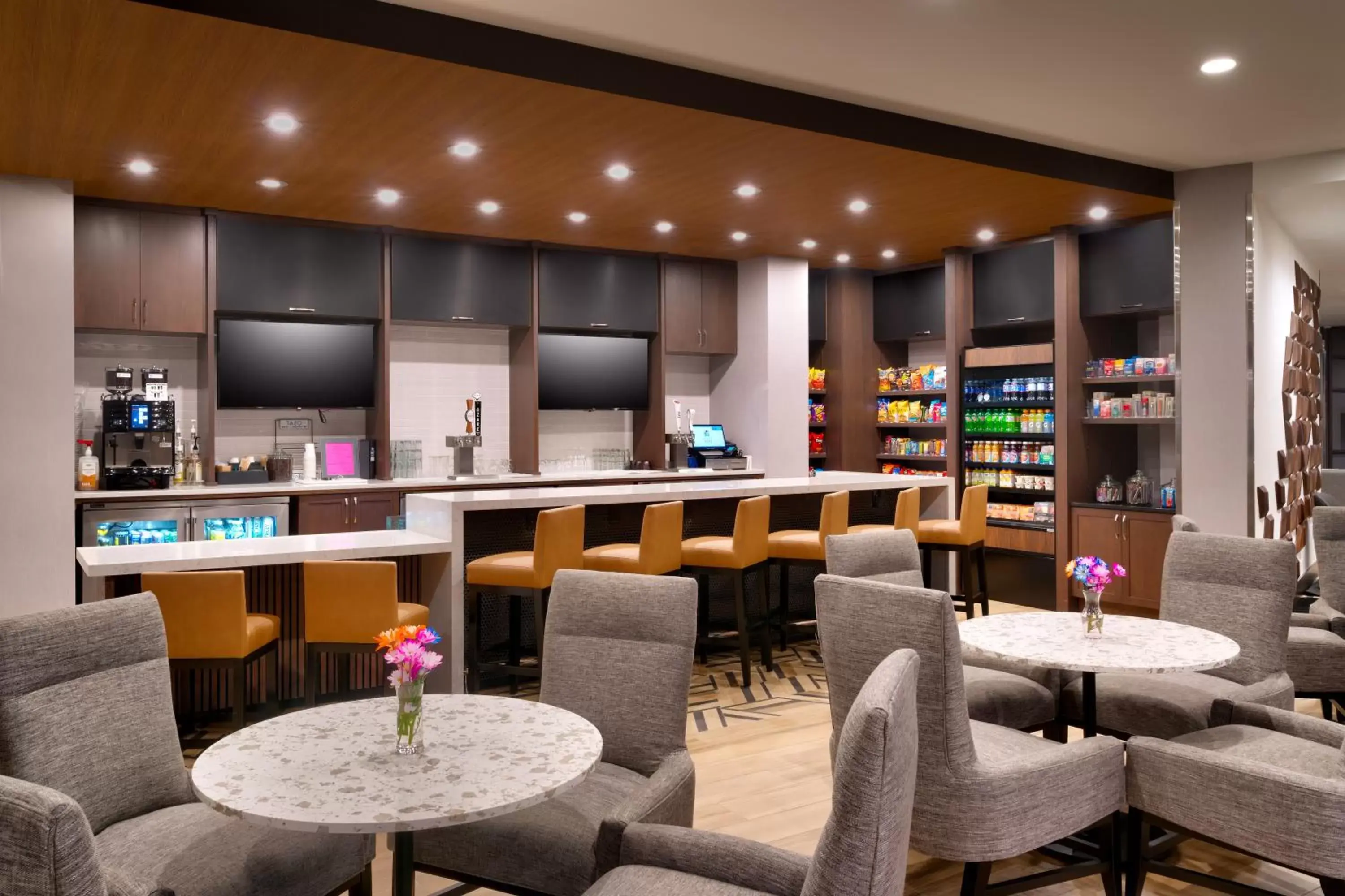 Lounge or bar in Hyatt Place Fayetteville/Springdale Lounge or bar in Hyatt Place Fayetteville/Springdale