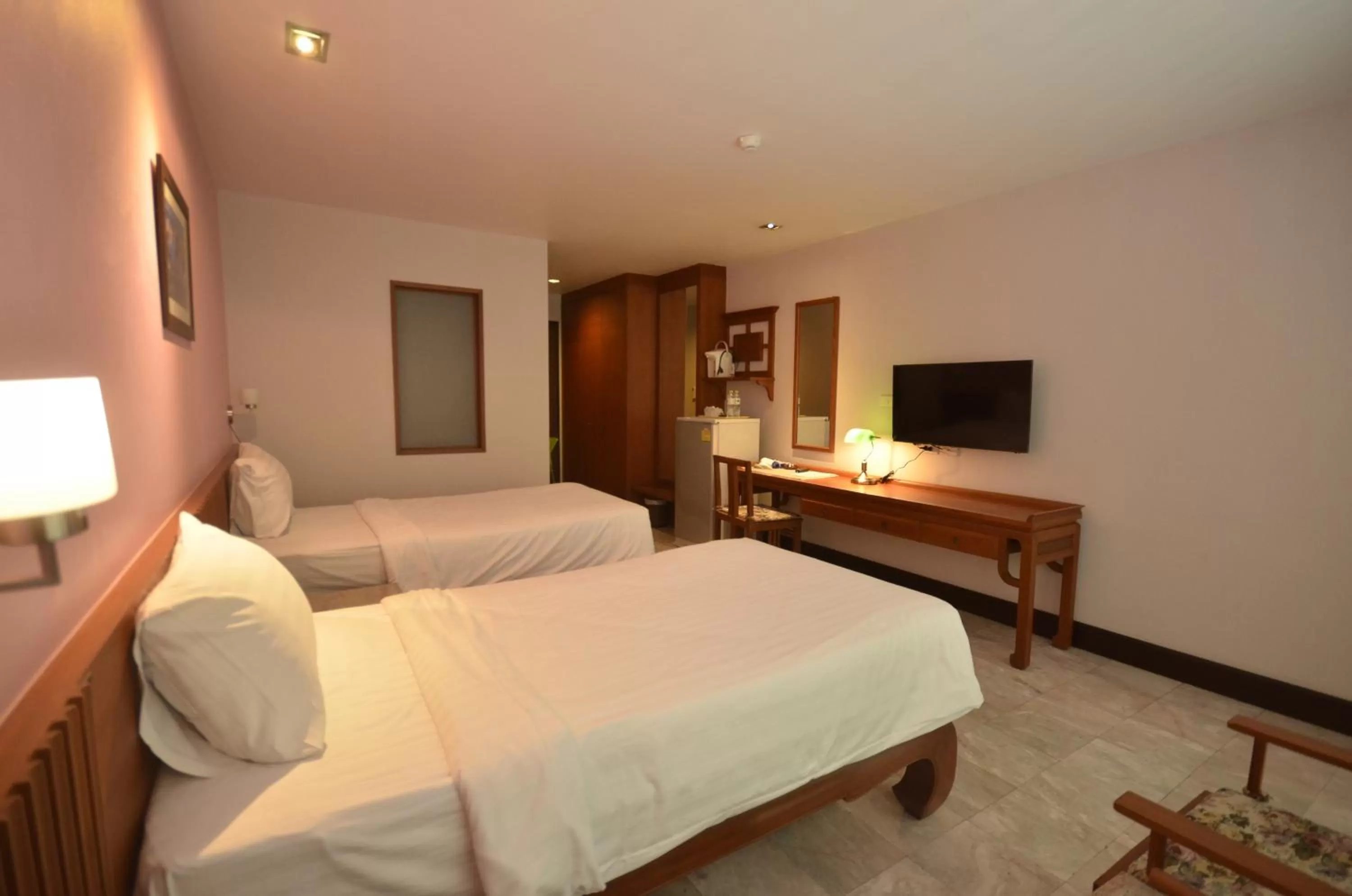 Photo of the whole room, Bed in Sakorn Residence and Hotel