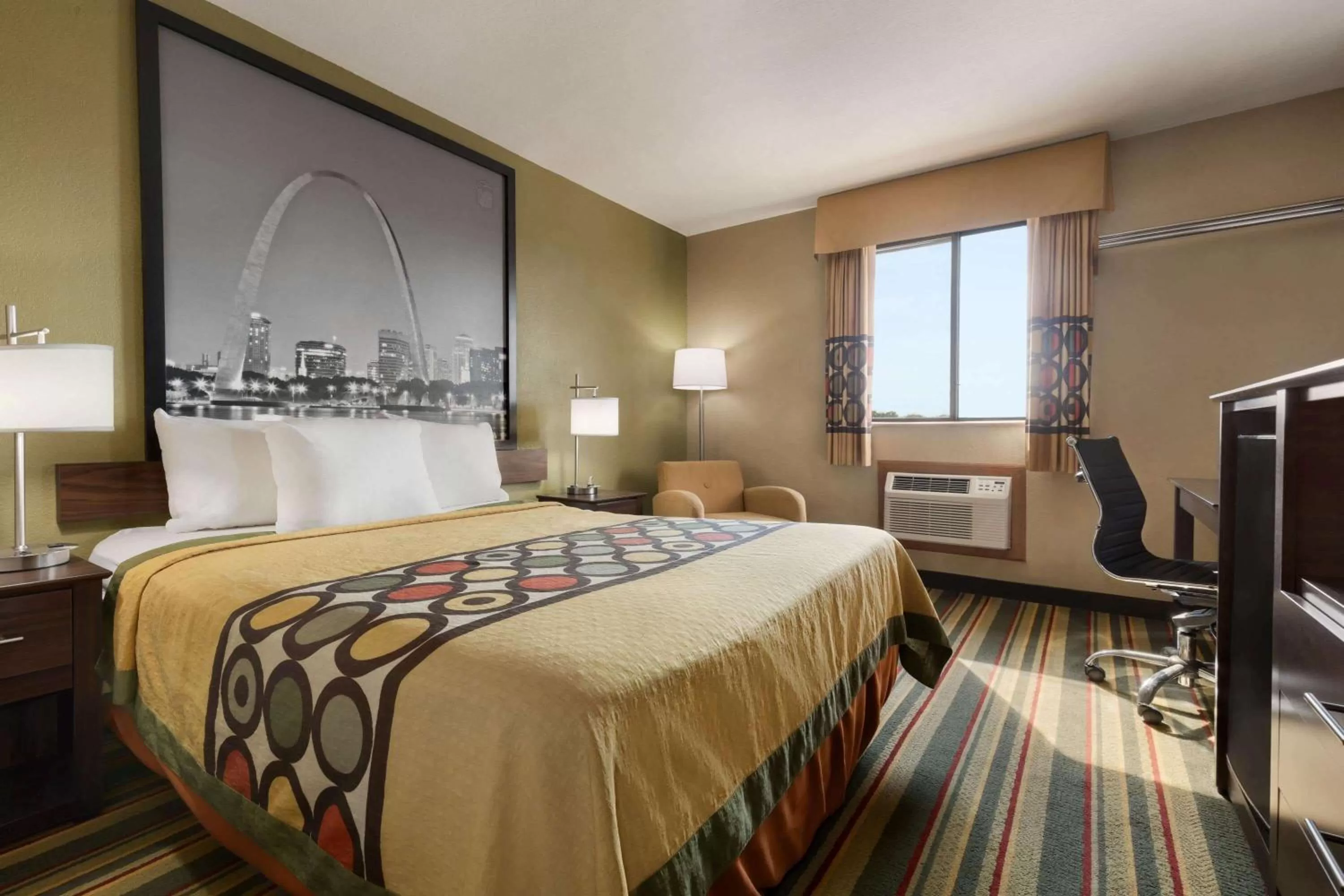 Photo of the whole room, Bed in Super 8 by Wyndham Sikeston/Miner Area