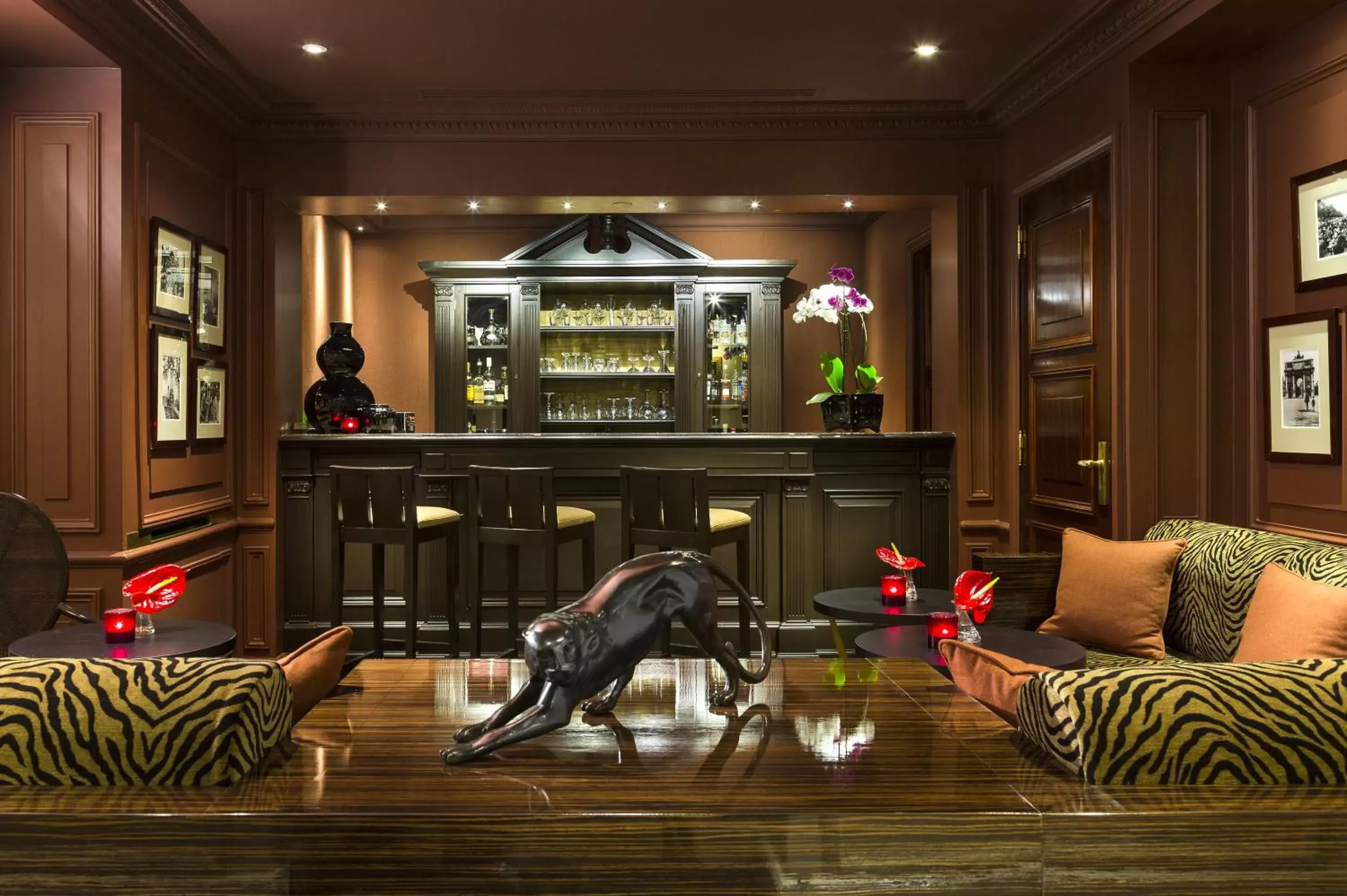 Lounge or bar in Francois 1er Lounge or bar in Francois 1er