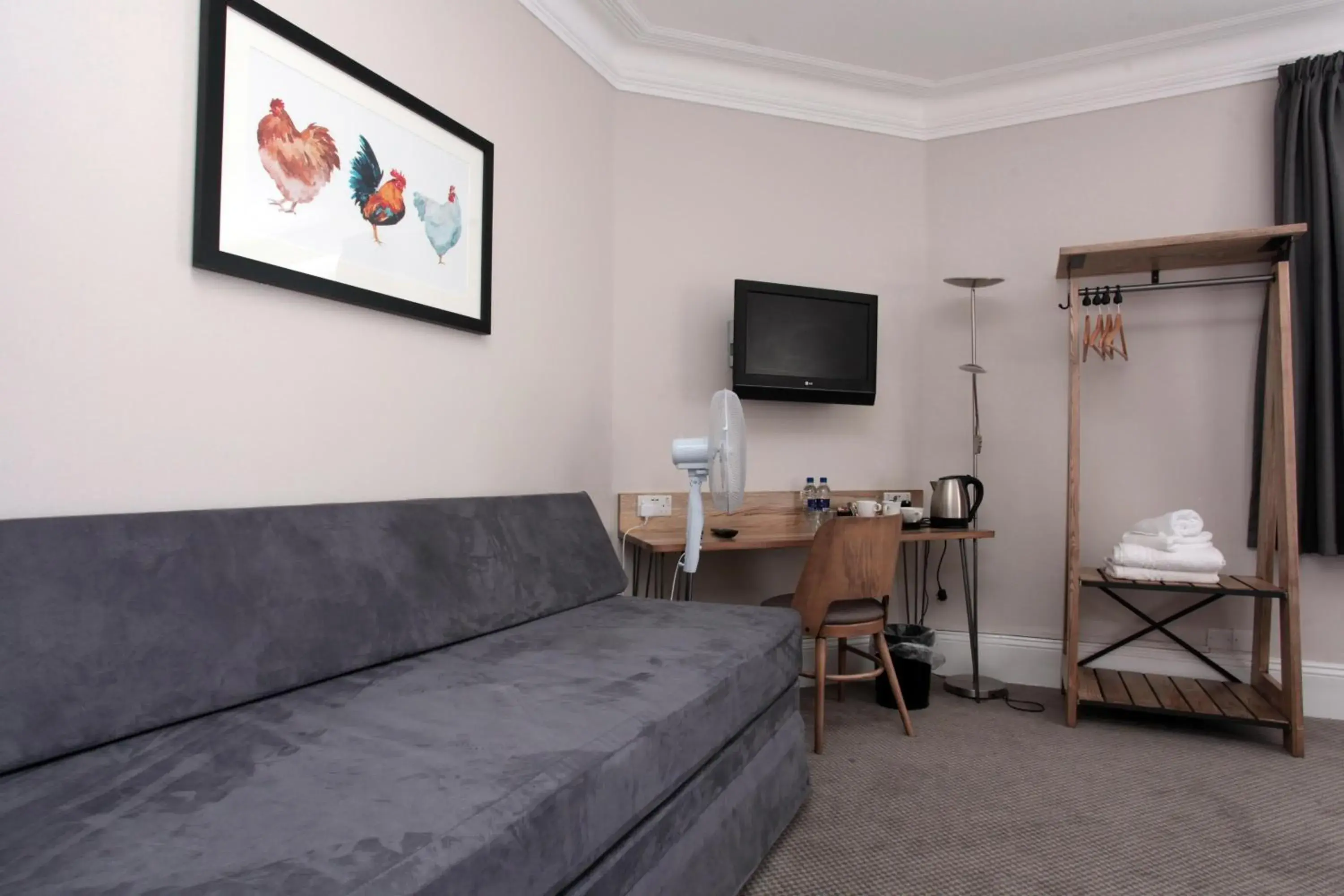 Bedroom, TV/Entertainment Center in Bear Inn, Somerset by Marston's Inns