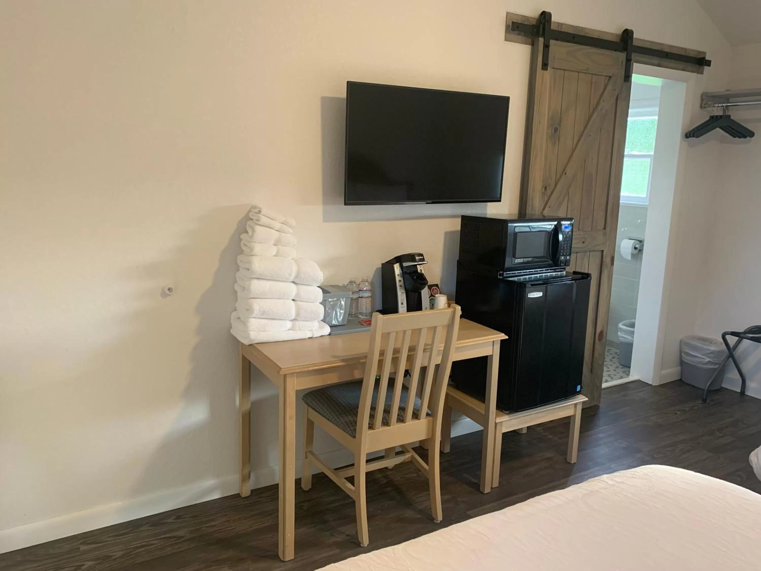 Communal lounge/ TV room in Cape Motel