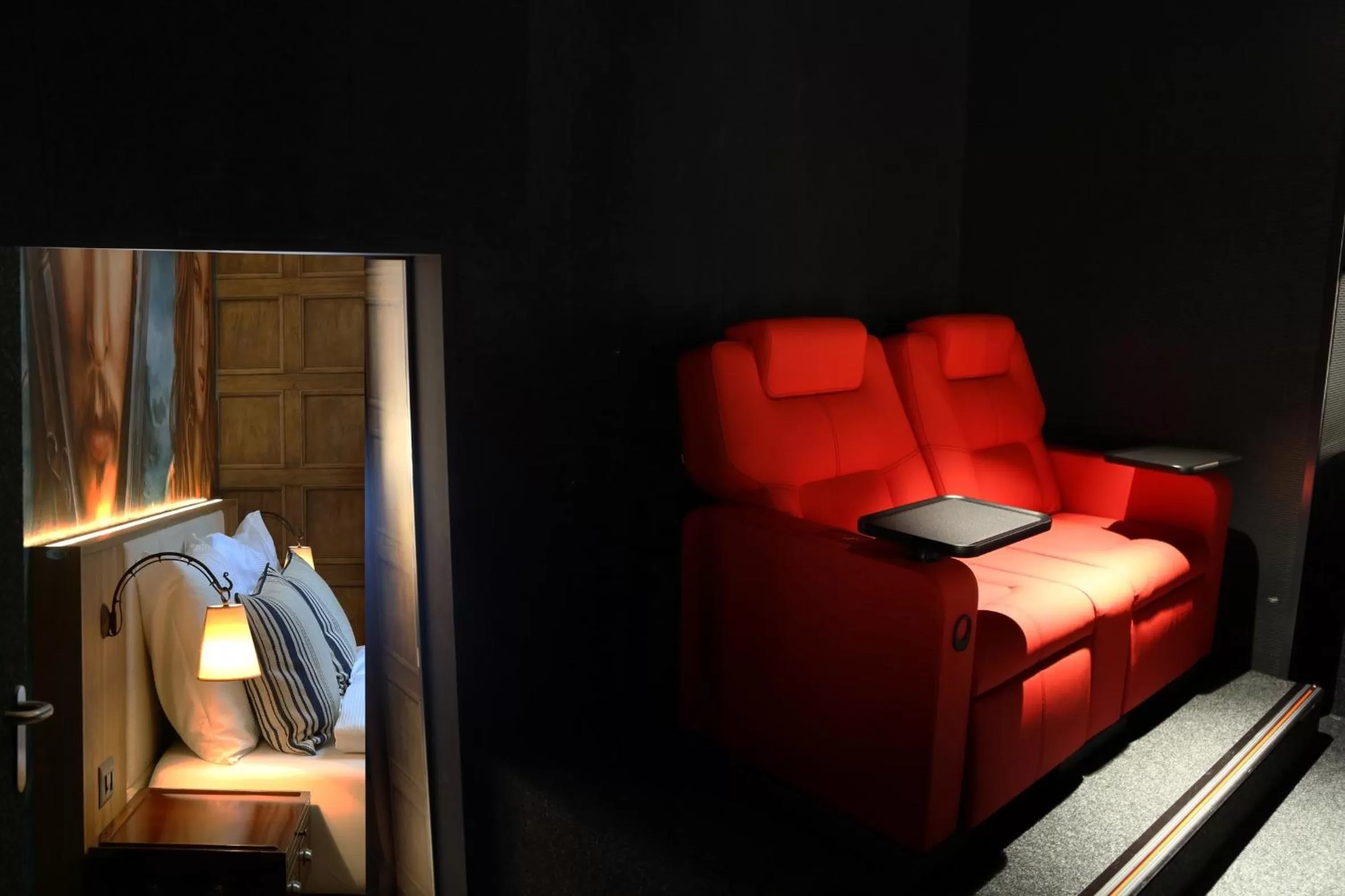 Evening entertainment in Hotel Cinema 8