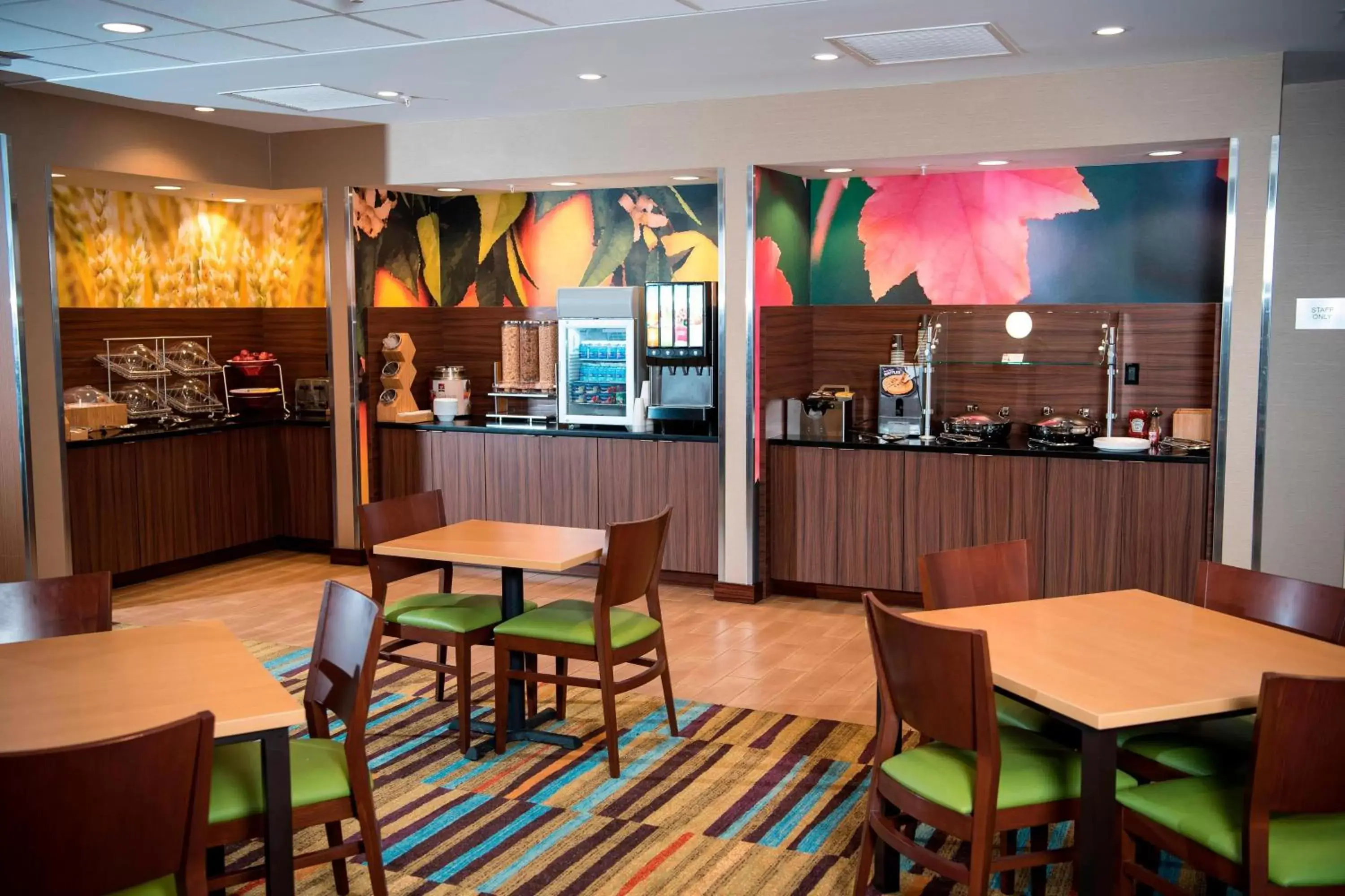 Breakfast, Restaurant/Places to Eat in Fairfield Inn & Suites by Marriott Cincinnati Uptown/University Area