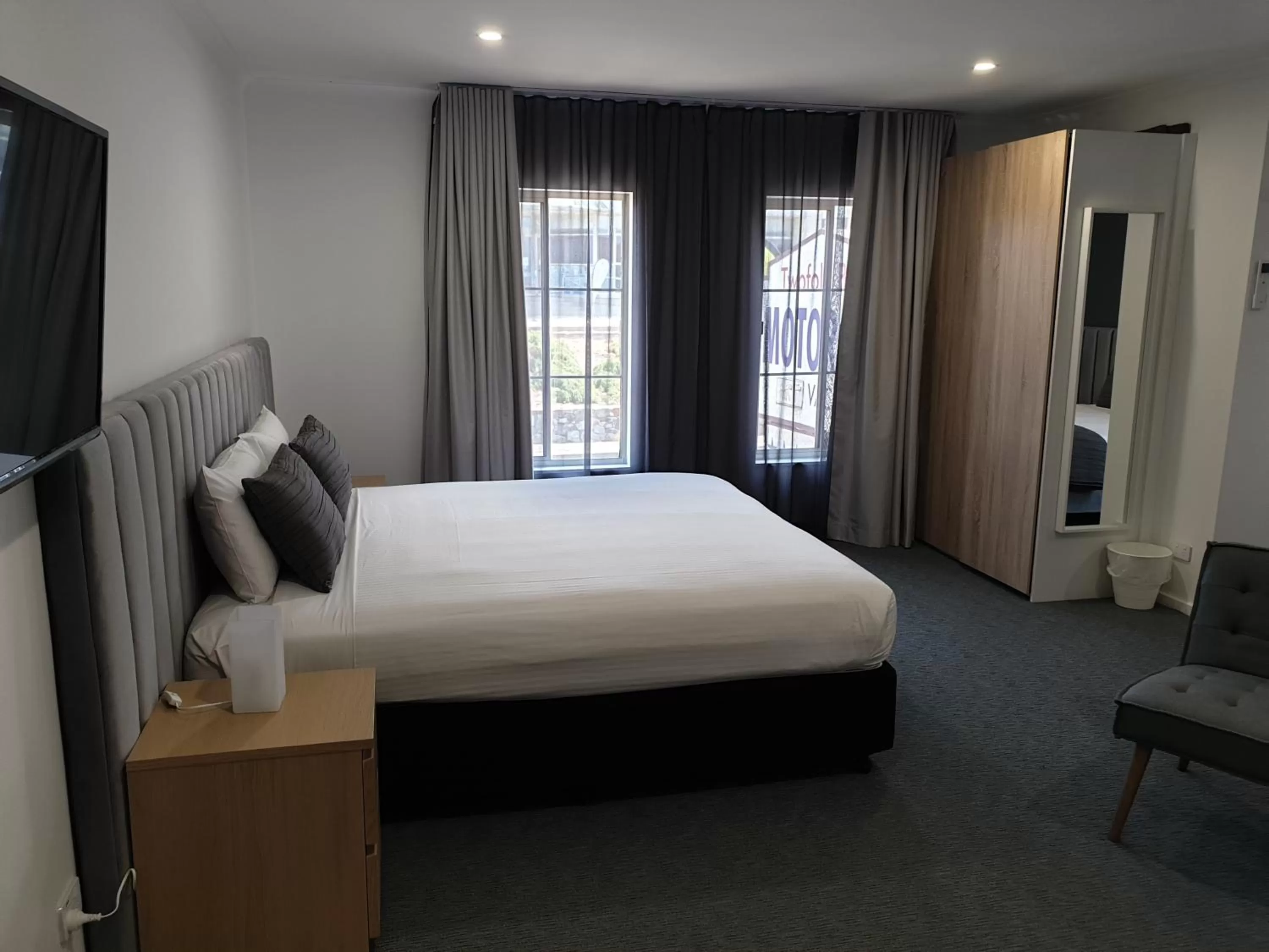 Bedroom, Bed in Twofold Bay Motor Inn