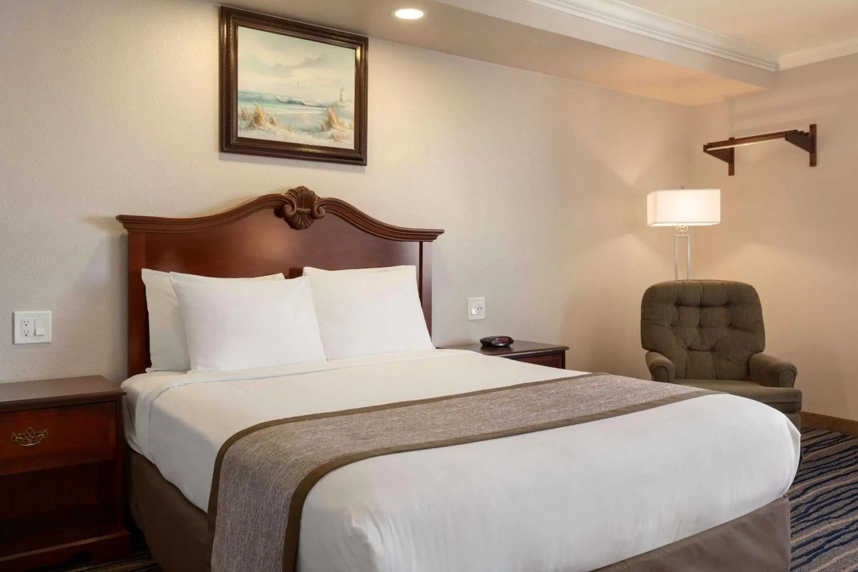 Photo of the whole room in Days Inn by Wyndham Eureka CA Photo of the whole room in Days Inn by Wyndham Eureka CA