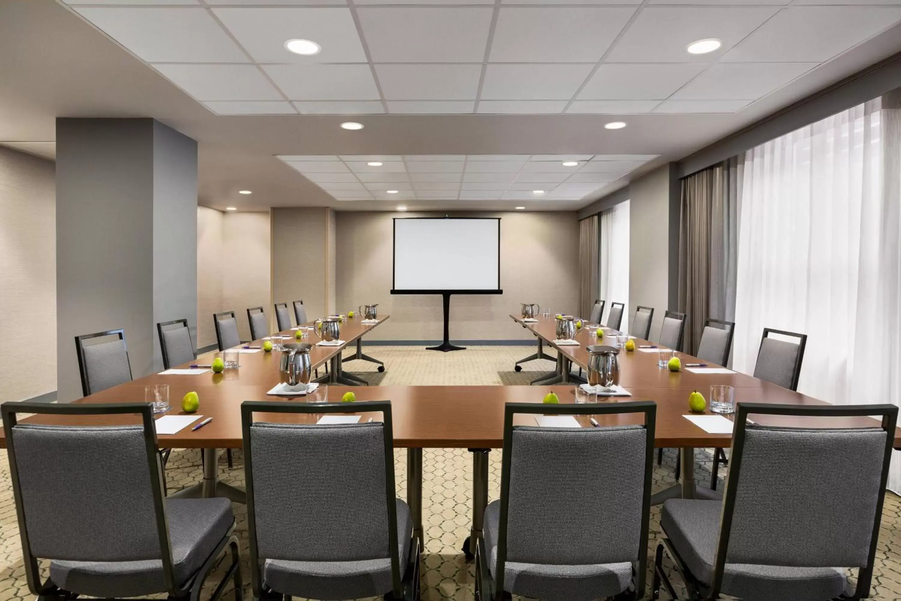 Meeting/conference room in Hotel Northland, Autograph Collection