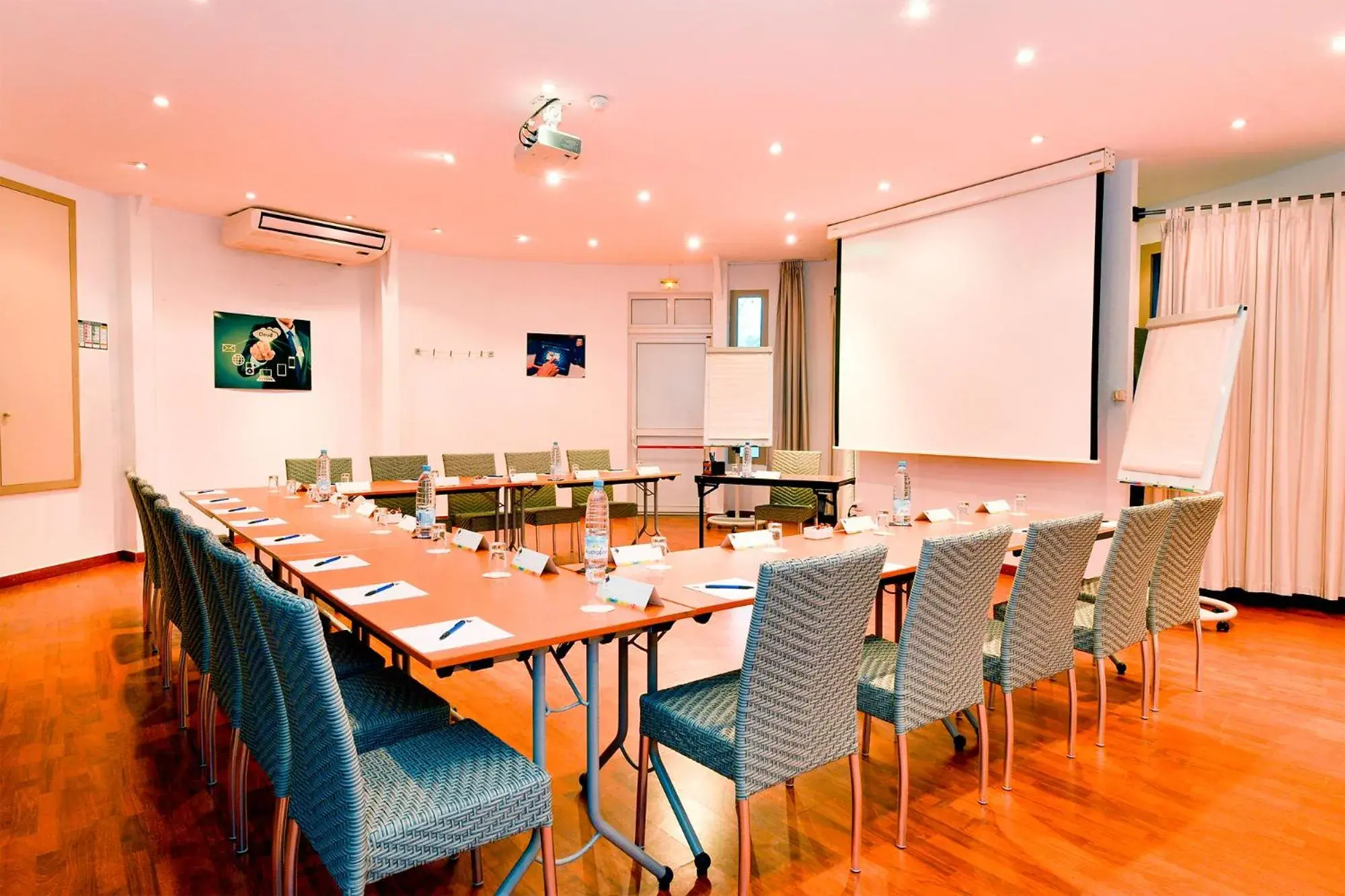 Meeting/conference room in Relais de l’Hermitage Saint-Gilles