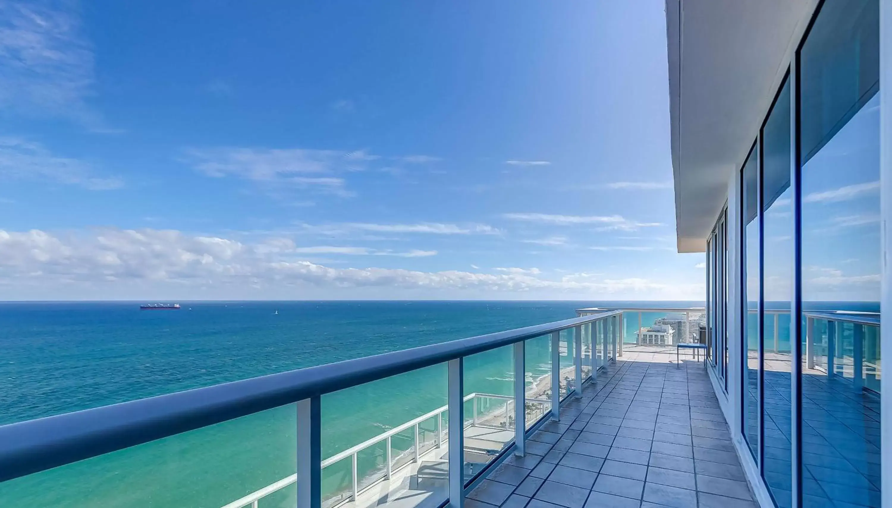 View (from property/room), Balcony/Terrace in Hilton Fort Lauderdale Beach Resort