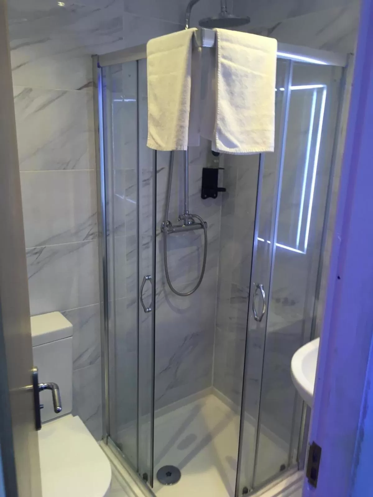 Shower, Bathroom in Blackpool Resort Hotel