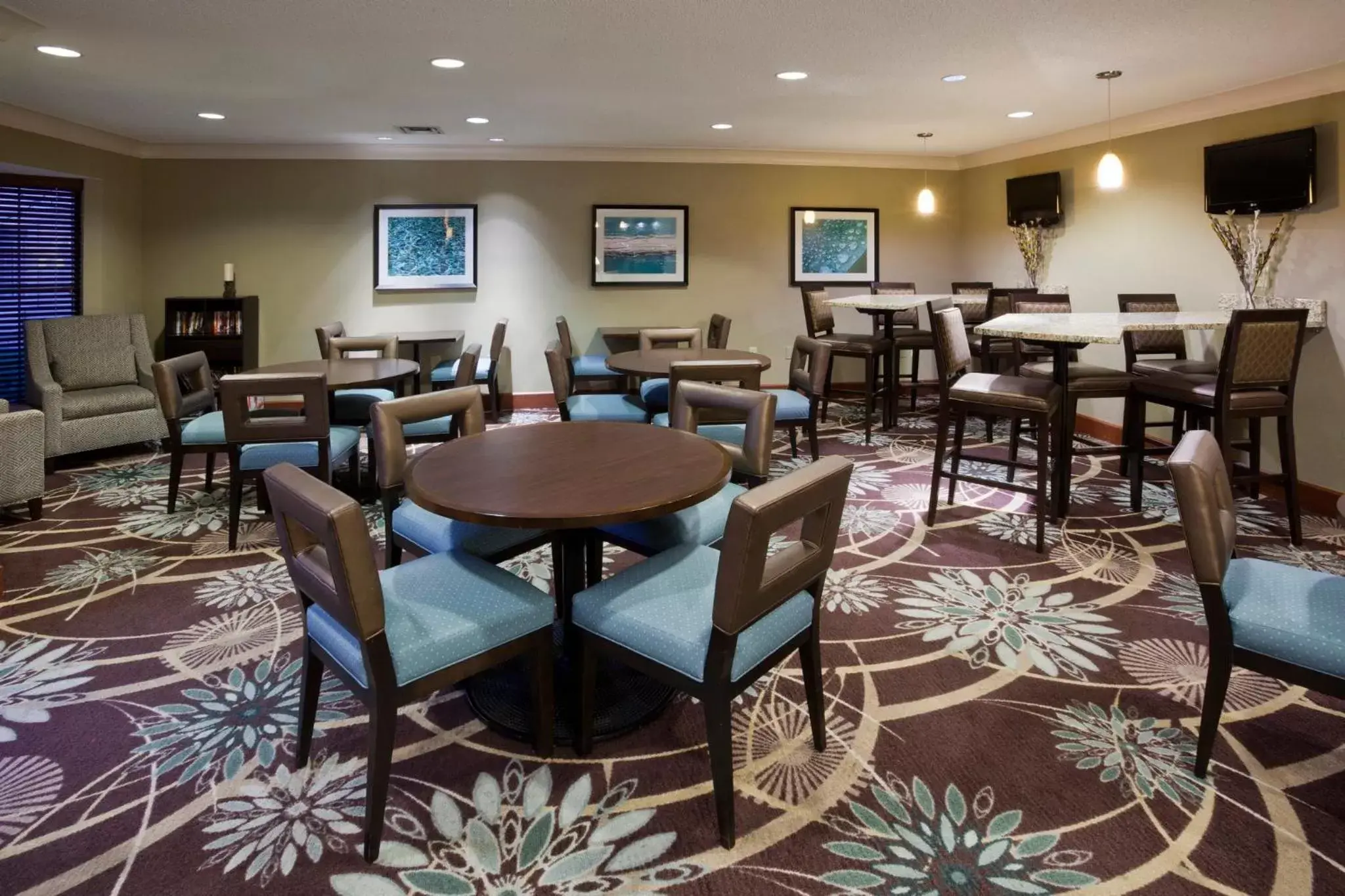 Restaurant/Places to Eat in Candlewood Suites Eagan - Mall of America Area, an IHG Hotel