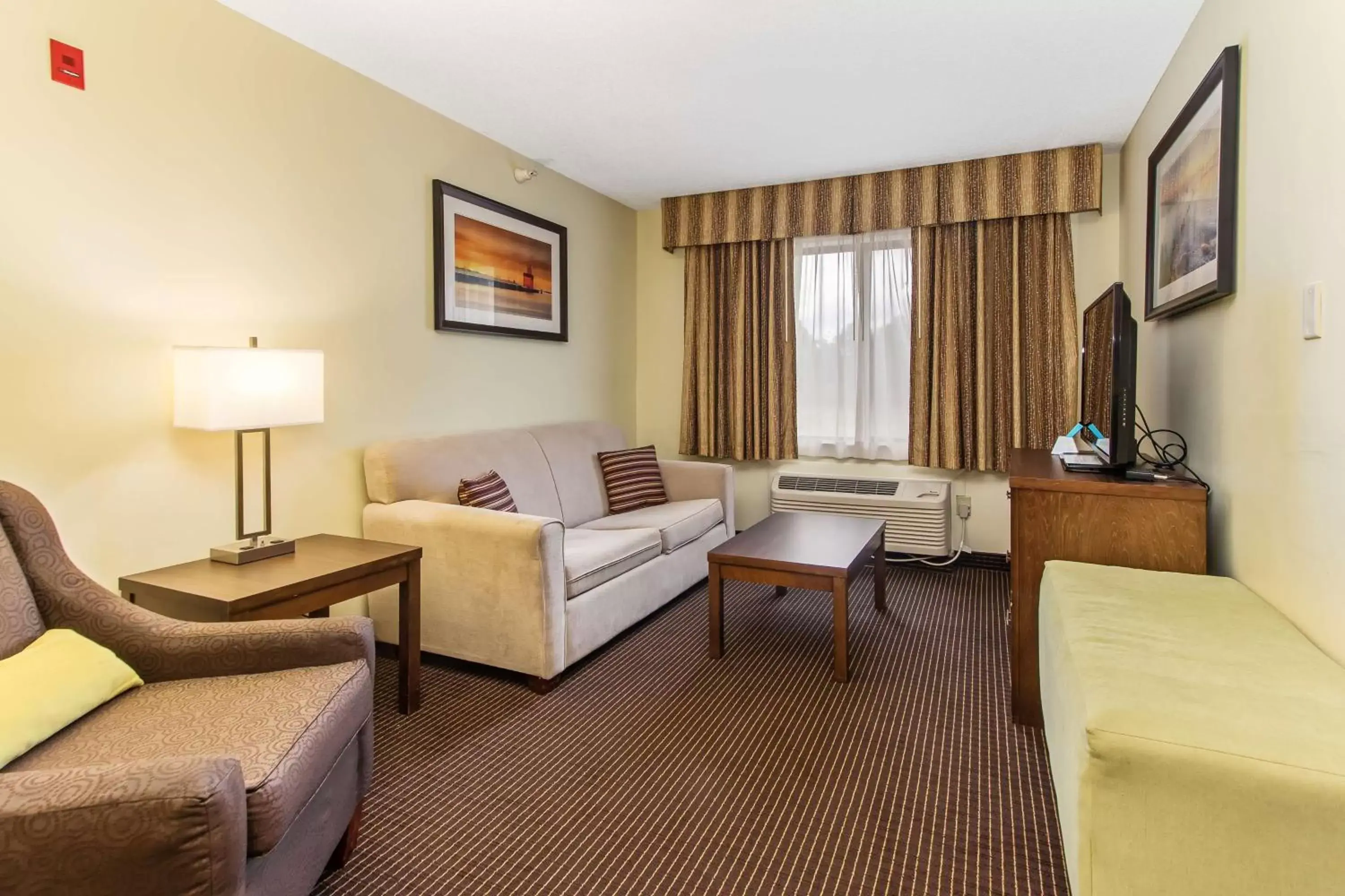 Photo of the whole room, Seating Area in Best Western Plus Holland Inn & Suites