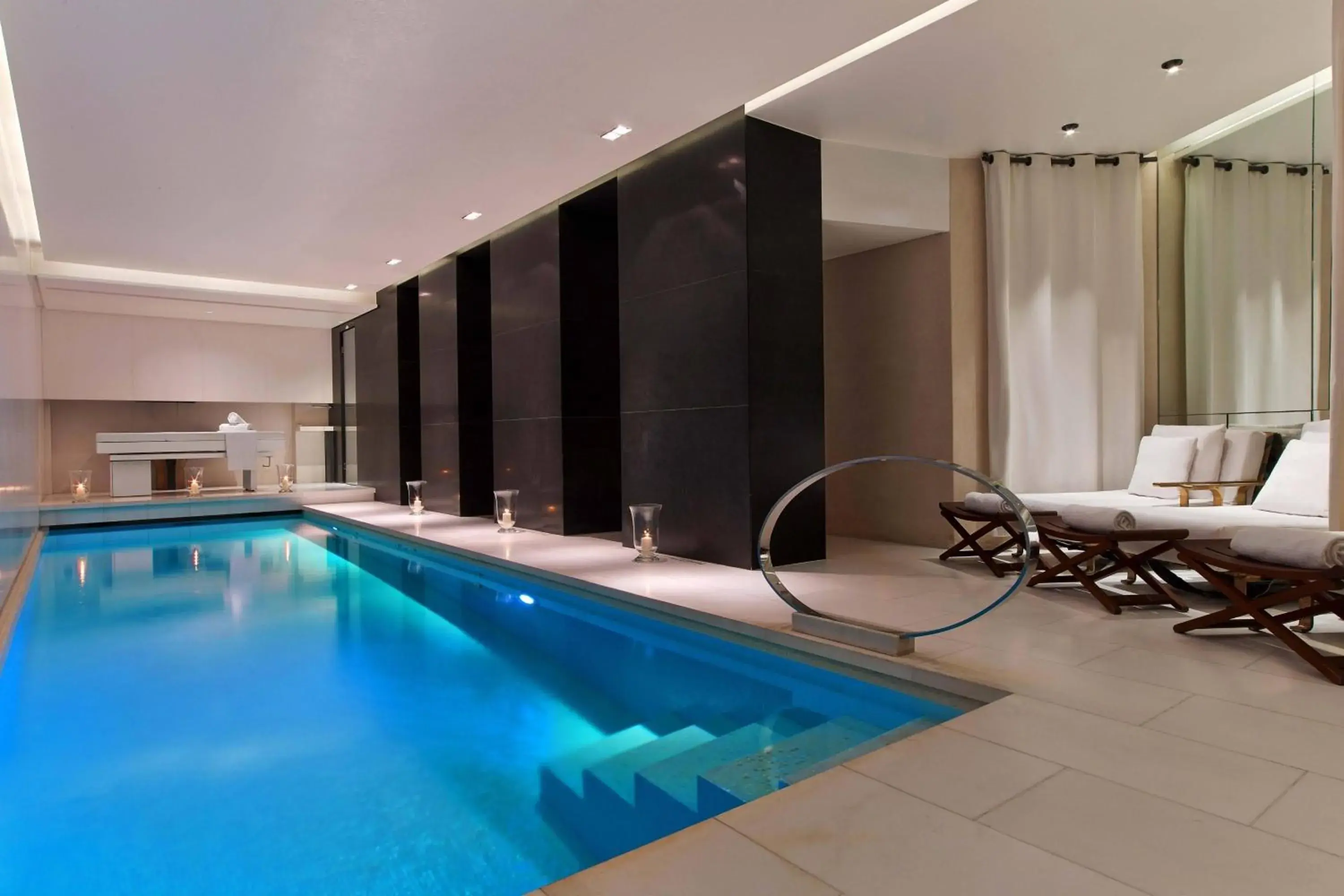 Swimming Pool in Le Metropolitan a Tribute Portfolio Hotel Paris