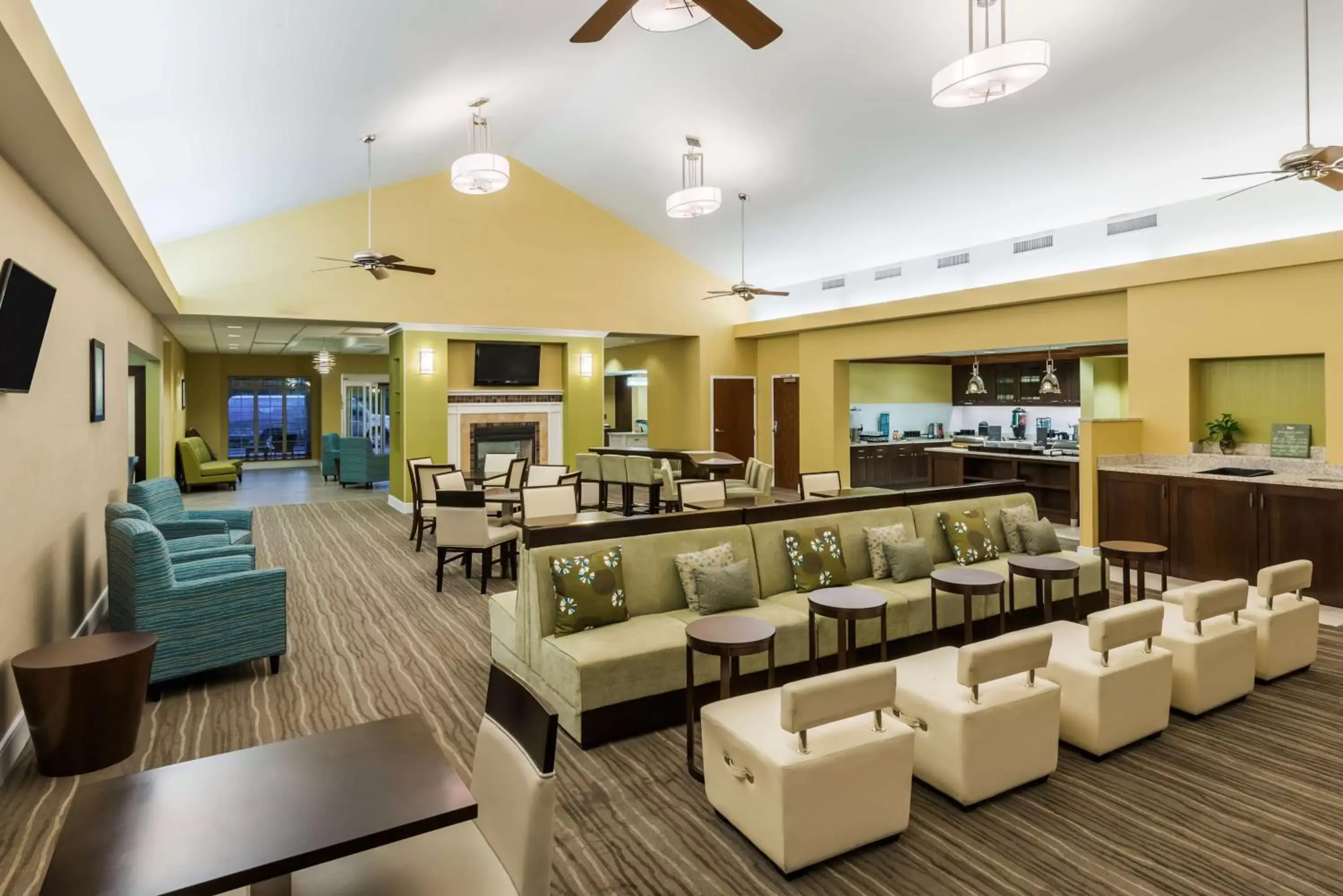 Lounge or bar, Restaurant/Places to Eat in Homewood Suites by Hilton St. Louis Riverport- Airport West