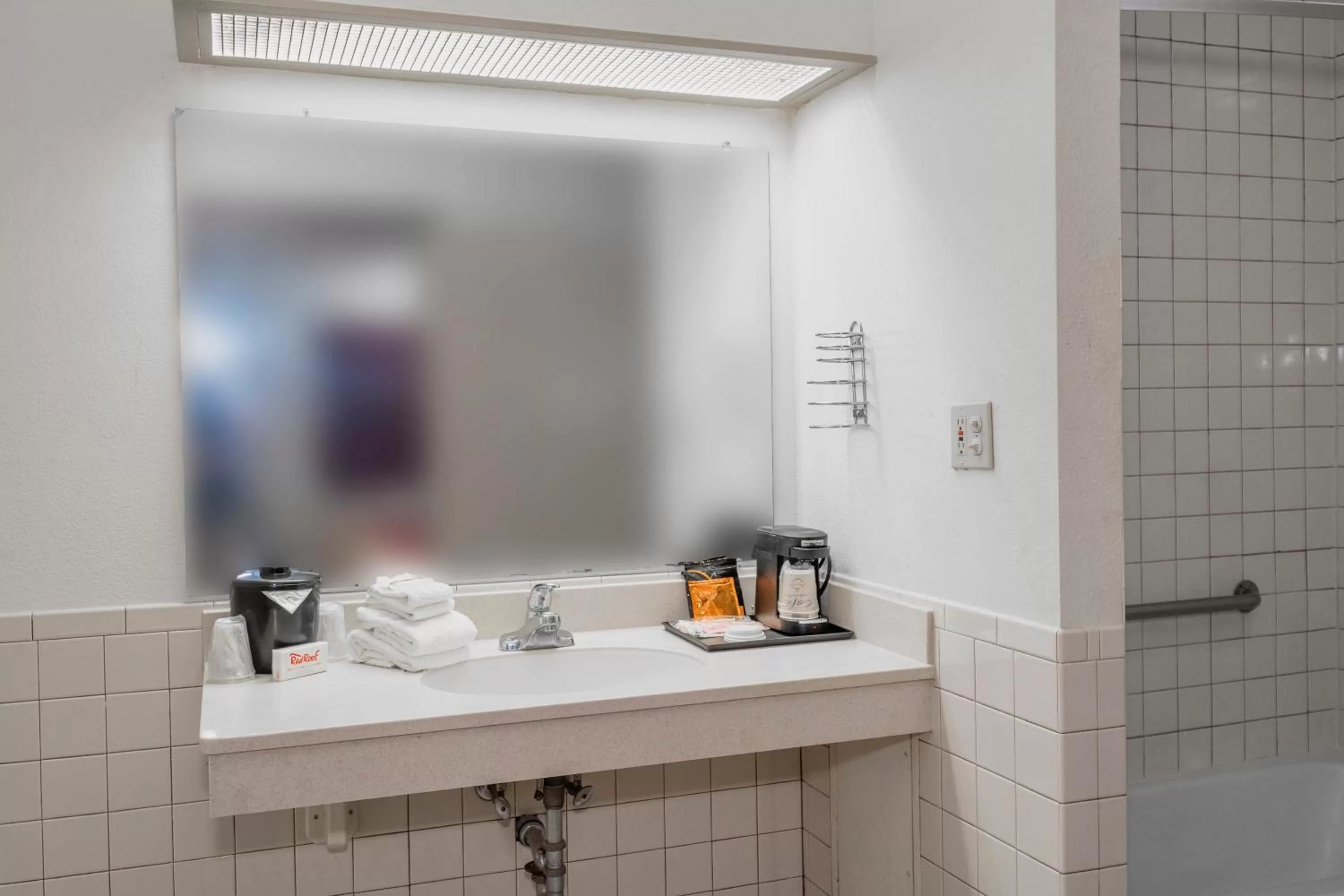 Bathroom in Red Roof Inn Morgan City