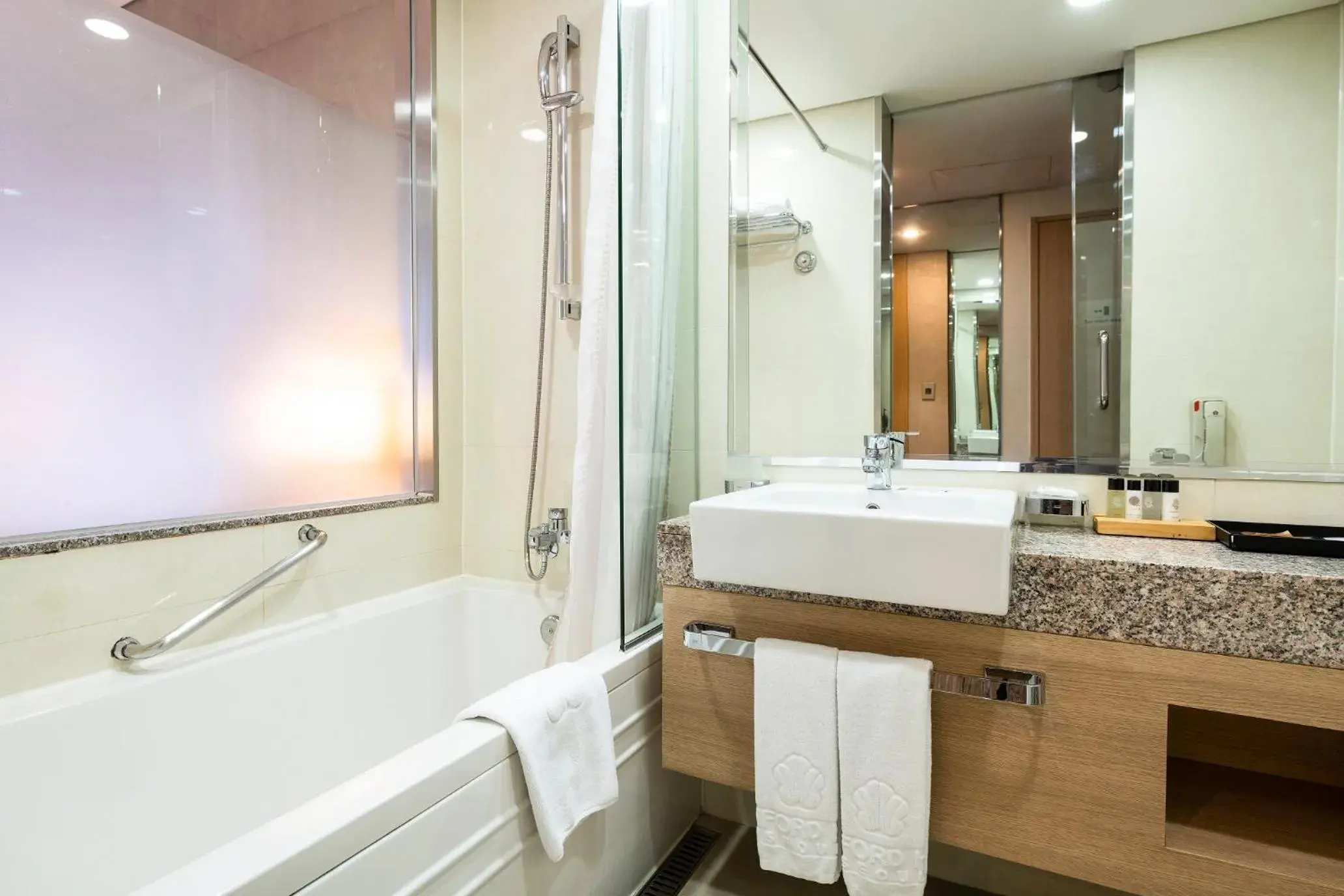 Bathroom in Stanford Hotel Seoul
