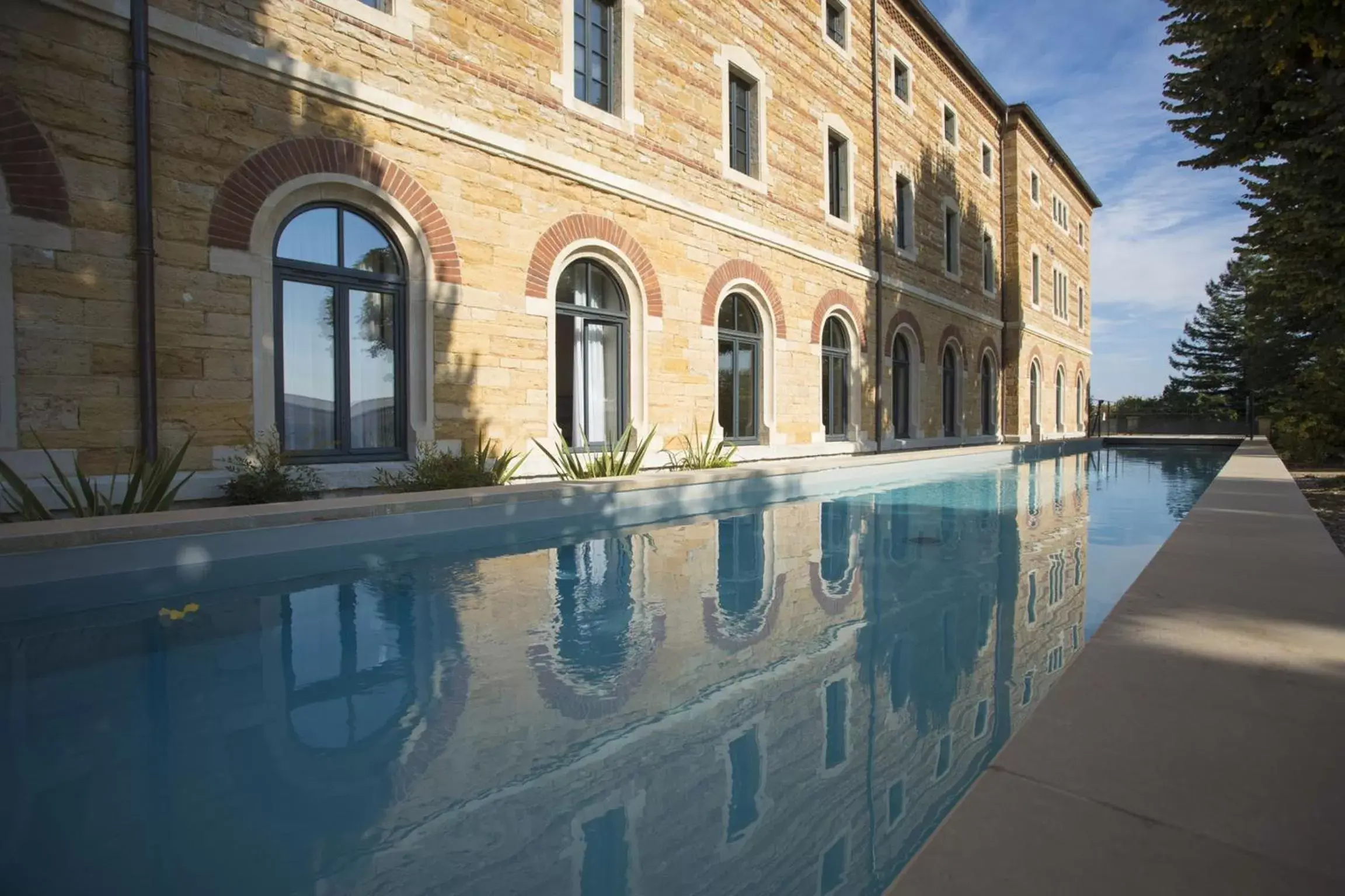 Property building, Swimming Pool in Fourvière Hôtel