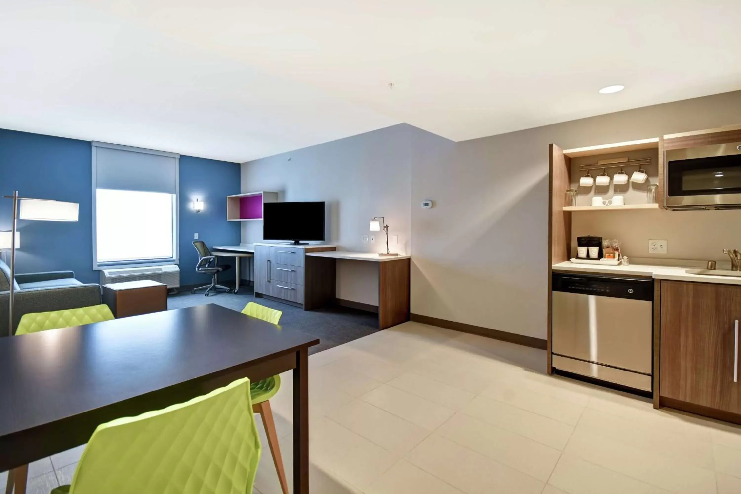 Bedroom, Kitchen/Kitchenette in Home2 Suites By Hilton Eagan Minneapolis