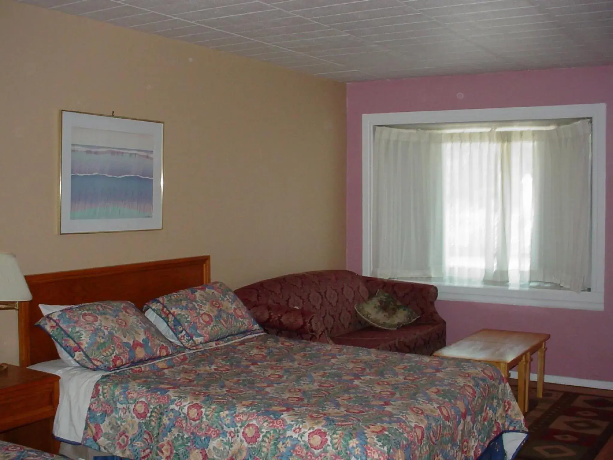 Bedroom, Bed in Blue Moon Motel