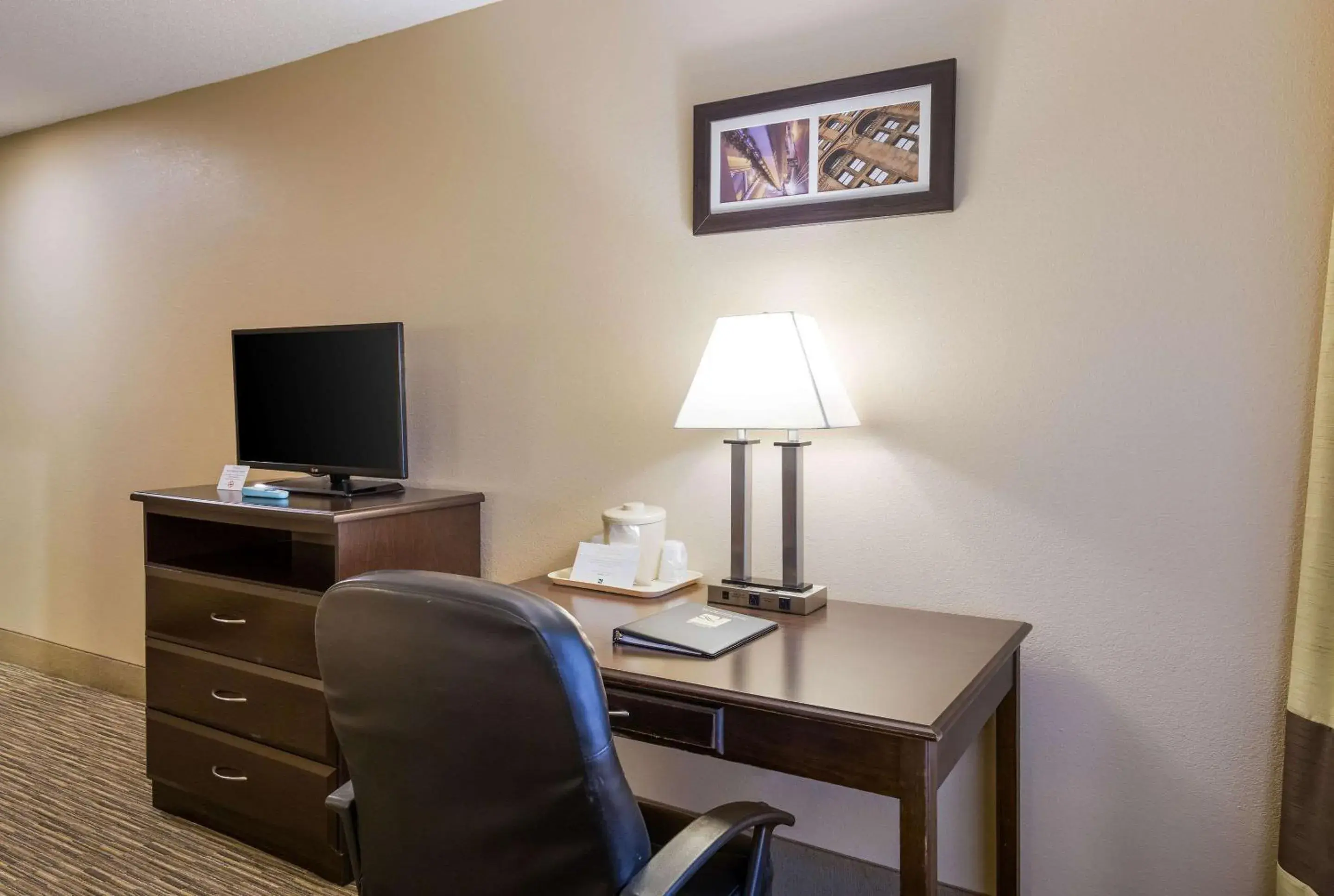 Photo of the whole room, TV/Entertainment Center in Quality Inn I-70 Near Kansas Speedway