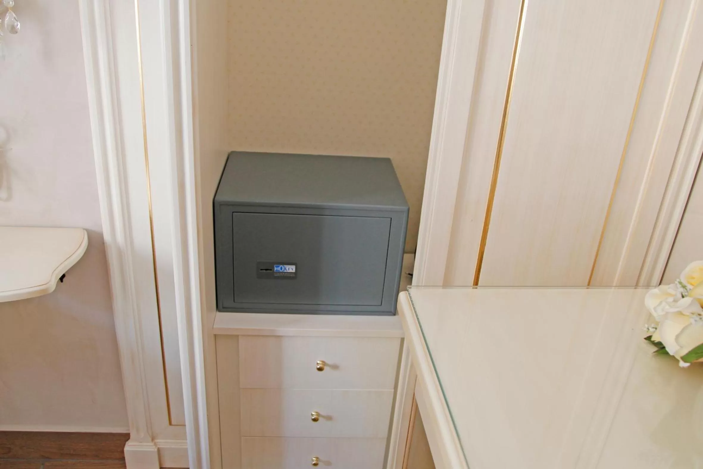 Area and facilities, TV/Entertainment Center in B&B Partenopeo