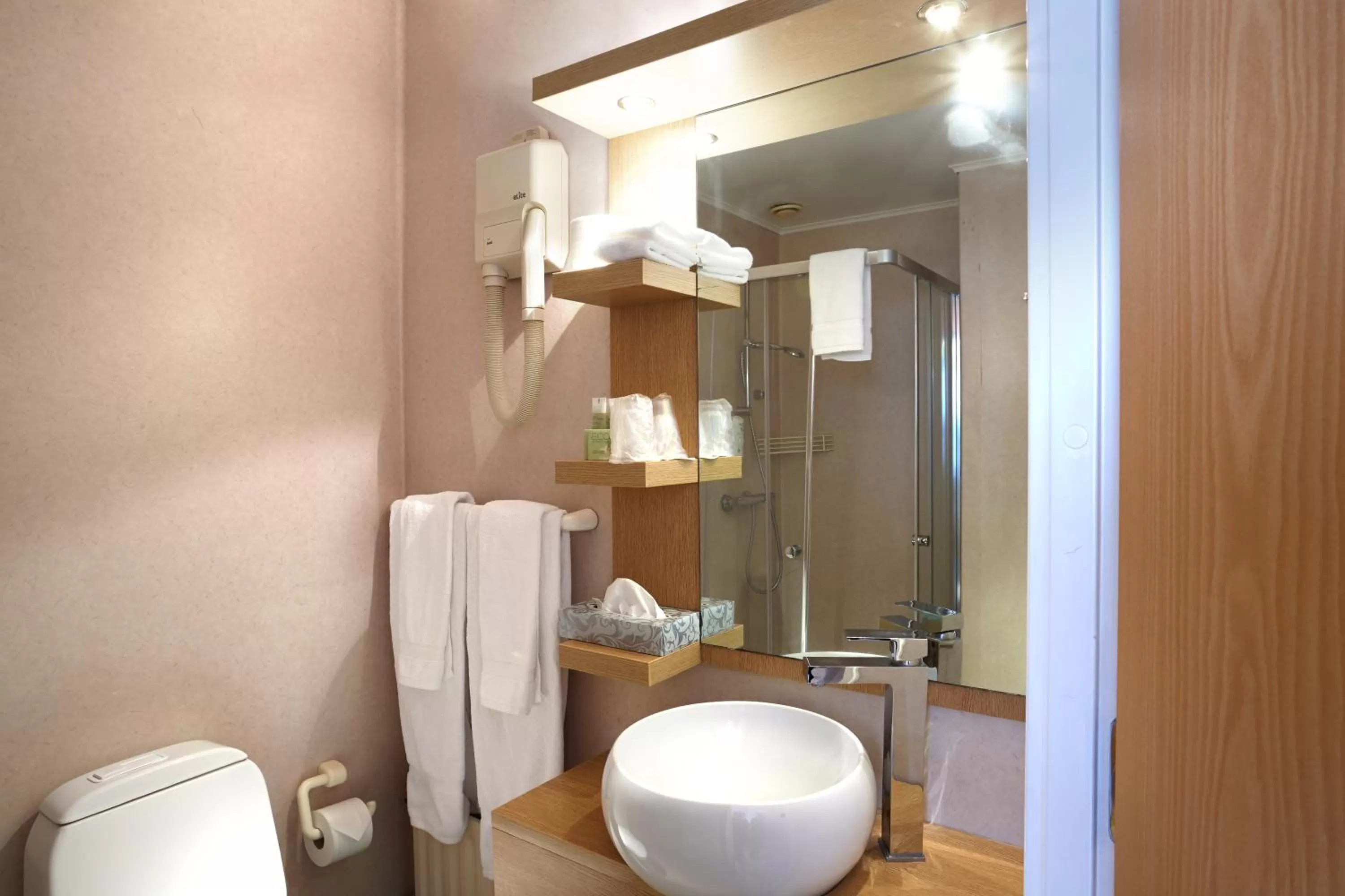 Bathroom in Fosshotel Rauðará