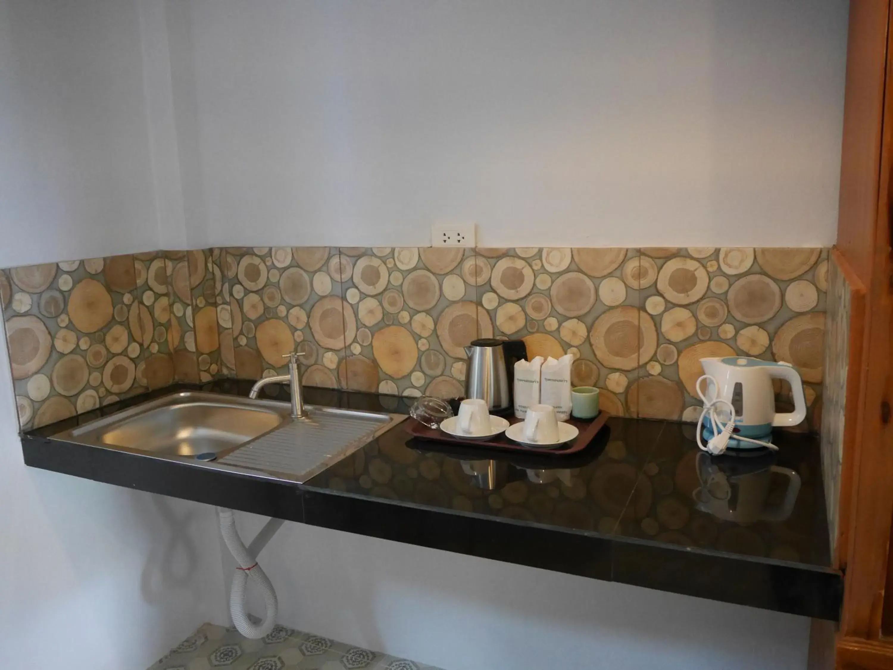 Coffee/tea facilities, Kitchen/Kitchenette in My Home Lantawadee Resort