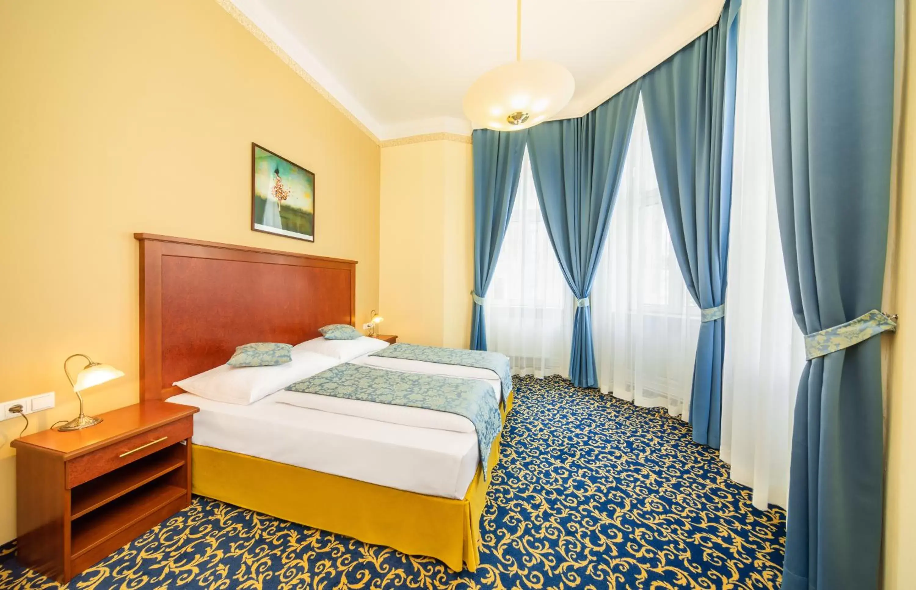 Bed in Hotel Bellevue Wien