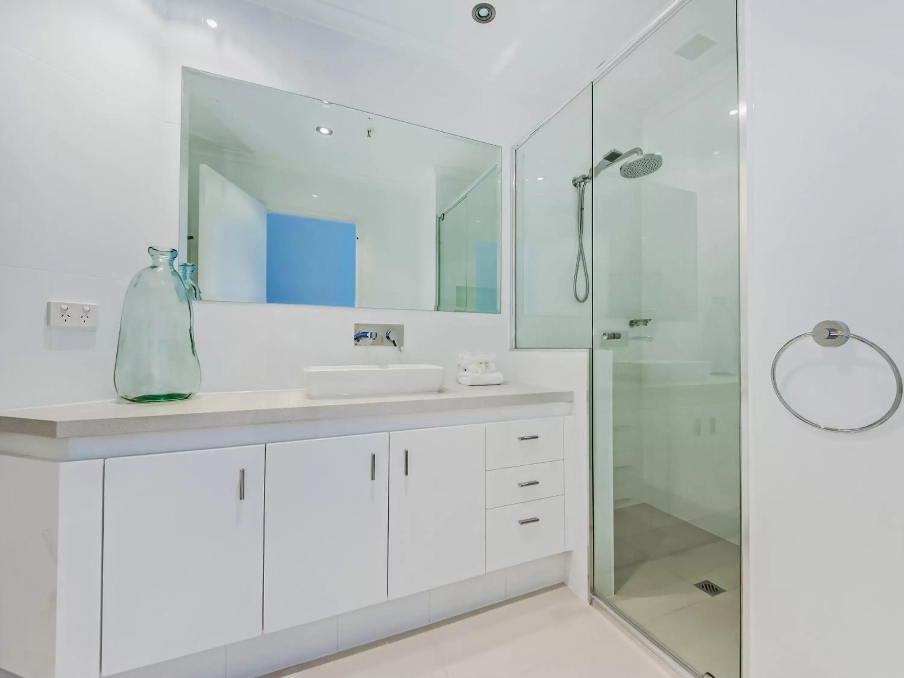 Shower, Bathroom in Oceana On Broadbeach