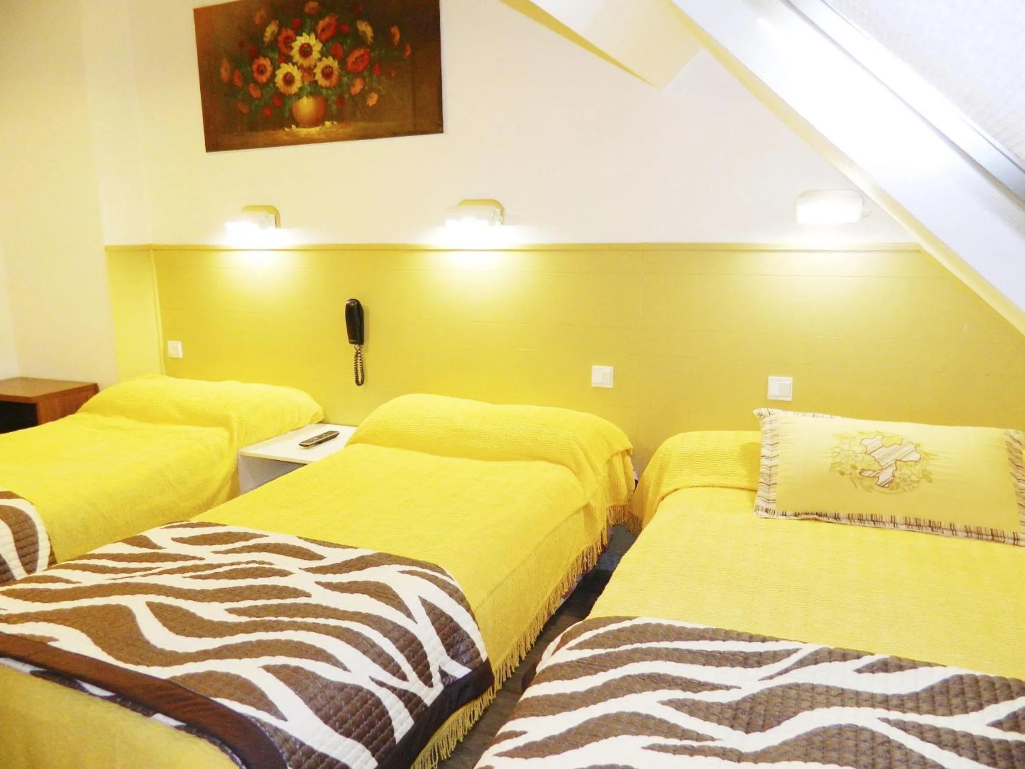 Bed in Hotel Paris Star