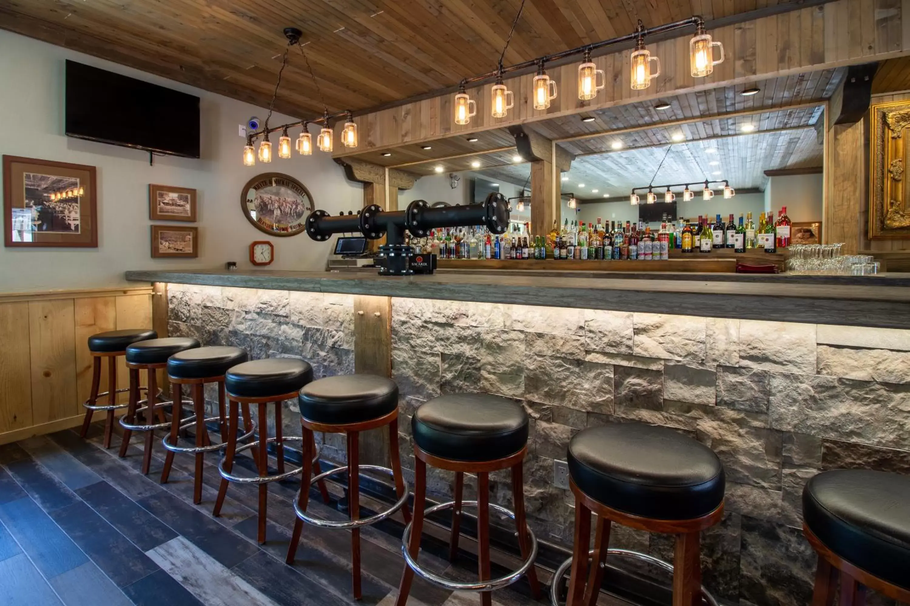 Lounge or bar, Lounge/Bar in Twin Peaks Lodge & Hot Springs
