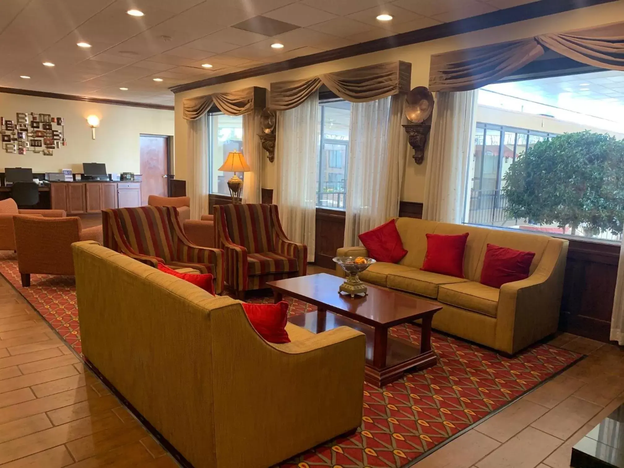 Lobby or reception in Best Western Plus Burlington