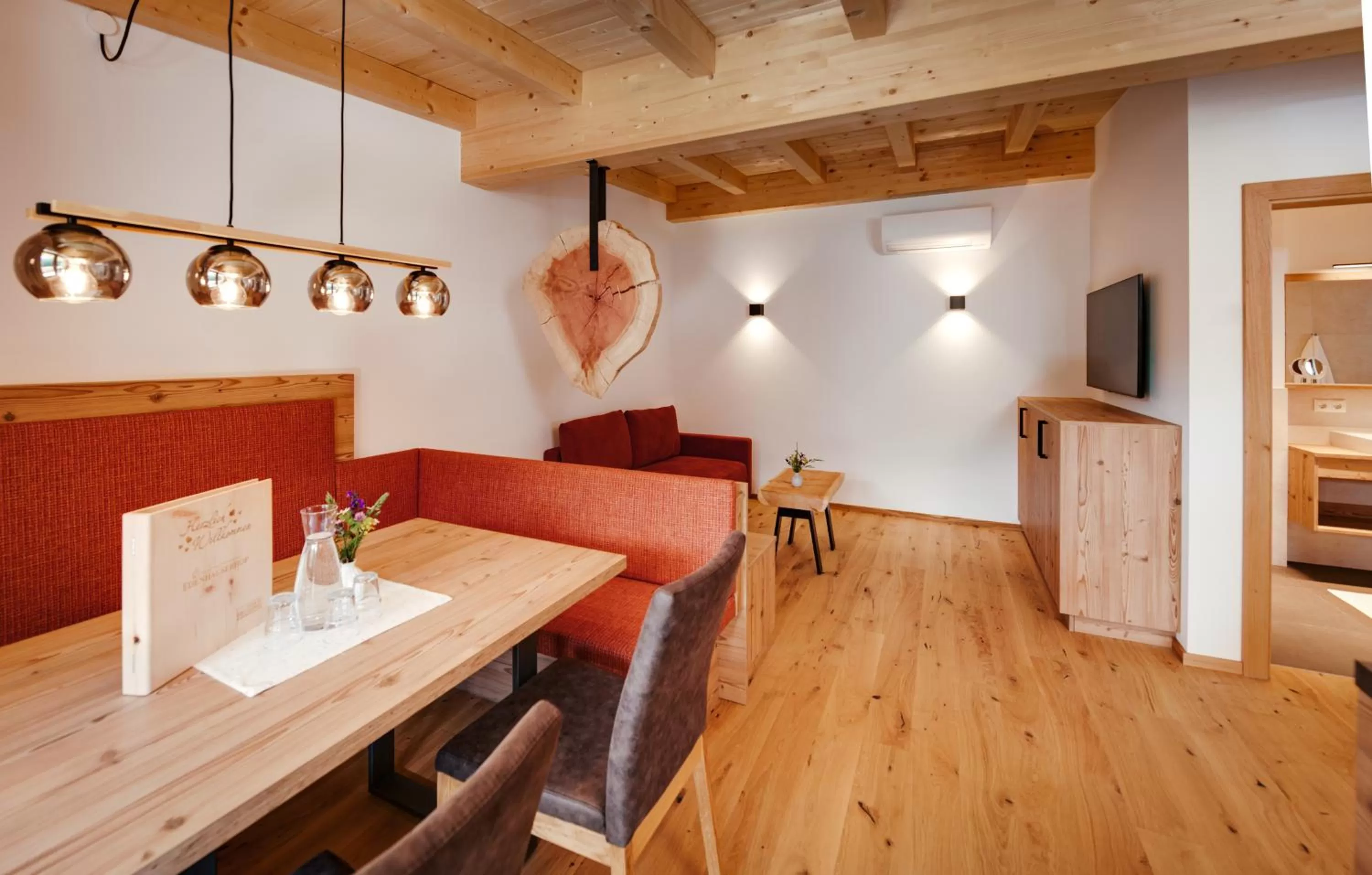 Communal lounge/ TV room in Edenhauserhof