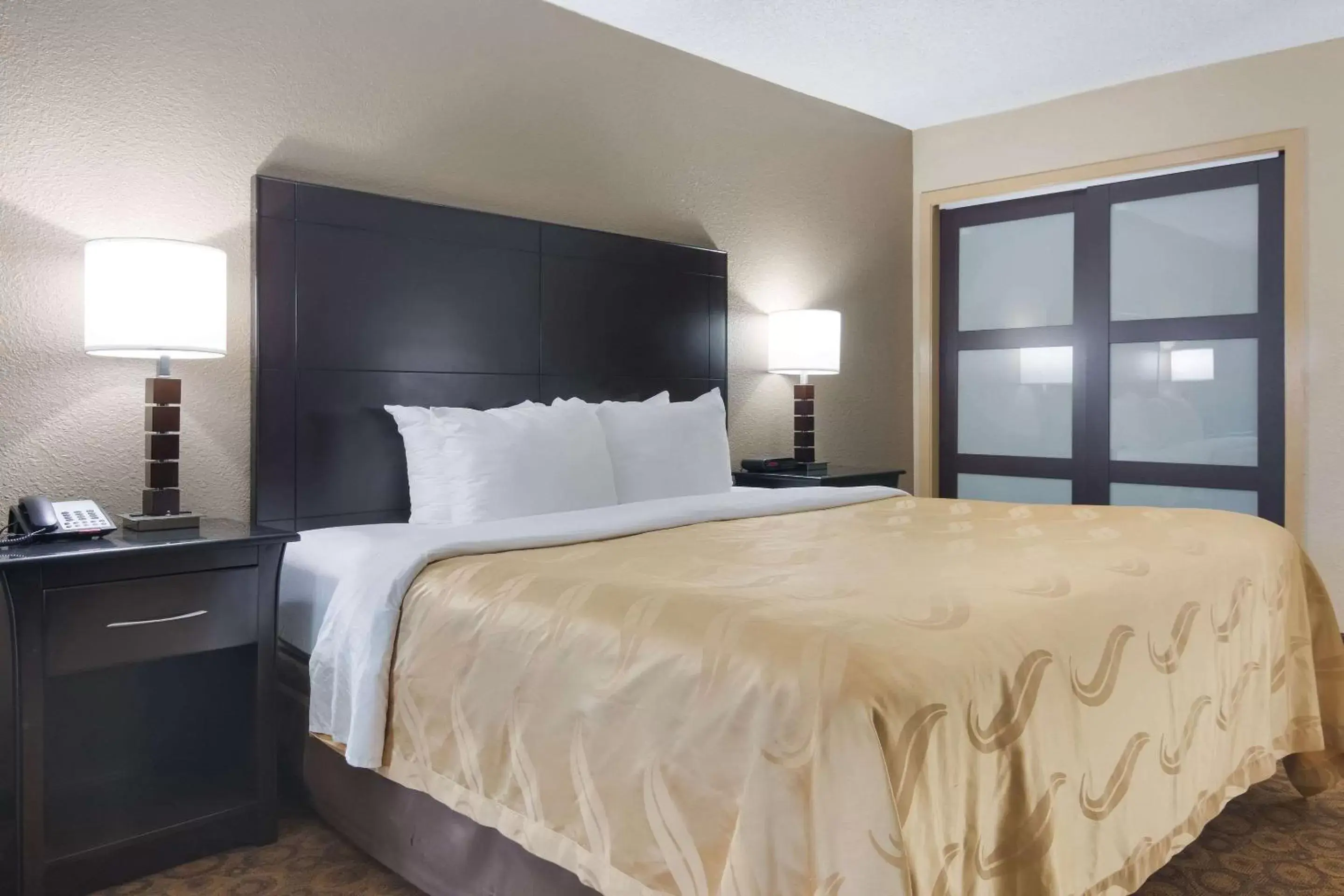 Bedroom, Bed in Quality Inn Magnolia Bedroom, Bed in Quality Inn Magnolia