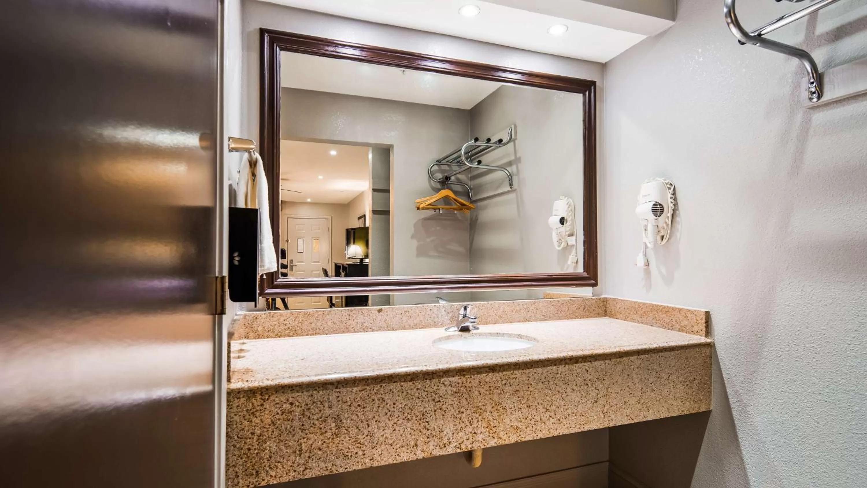 Bathroom in Bestway Inn