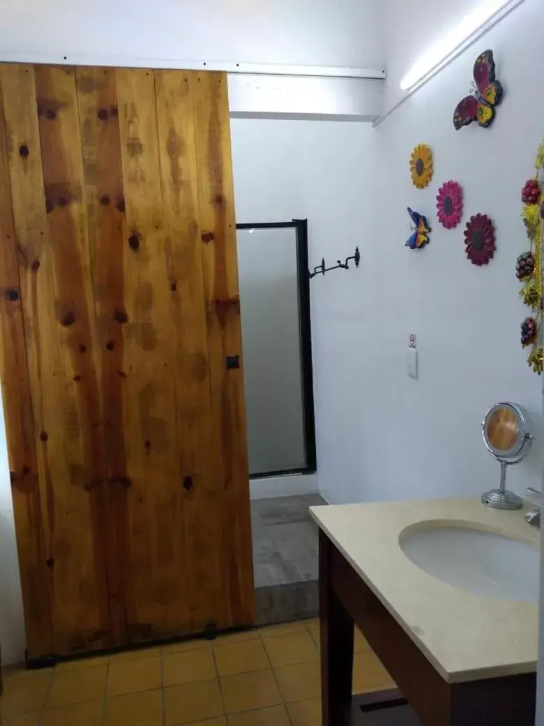 Bathroom in Casona Tlaquepaque Temazcal & Spa