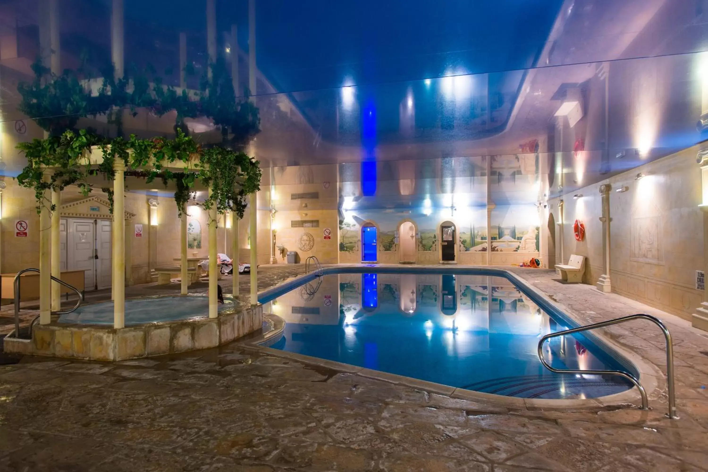 Swimming pool in Cwrt Bleddyn Hotel & Spa