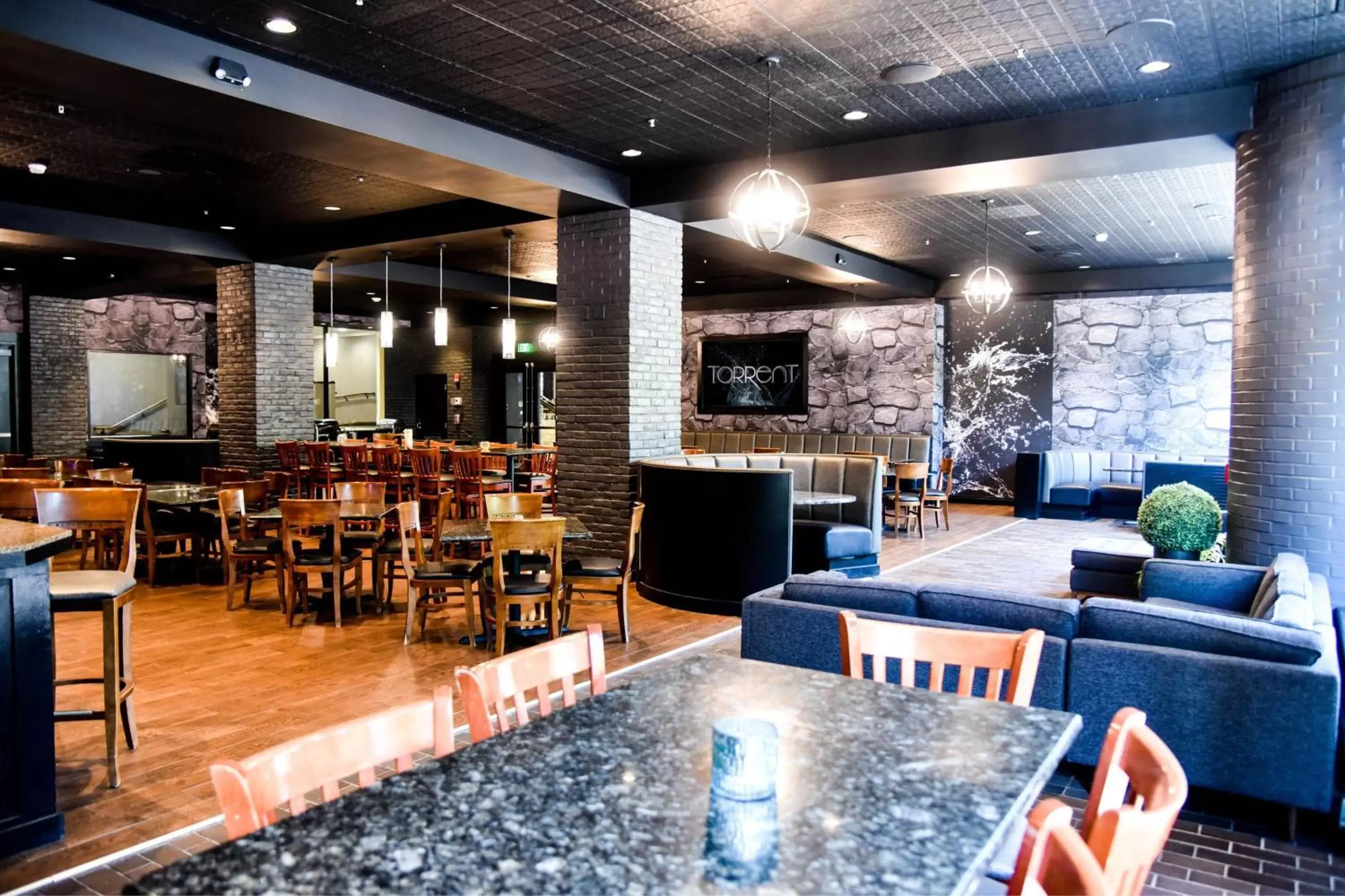Restaurant/Places to Eat in Sheraton Niagara Falls