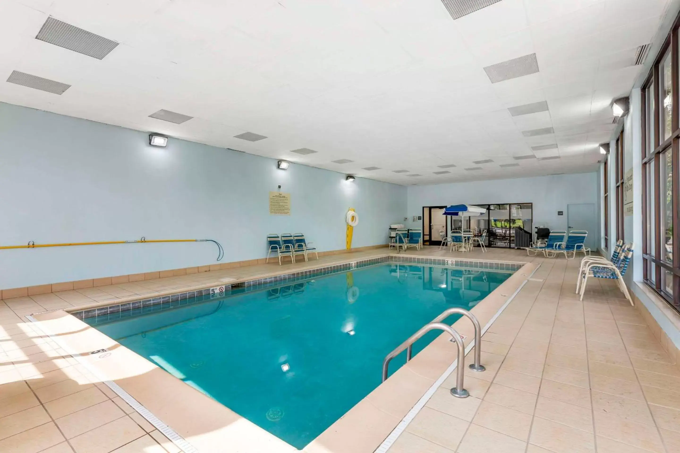 Swimming Pool in Comfort Inn